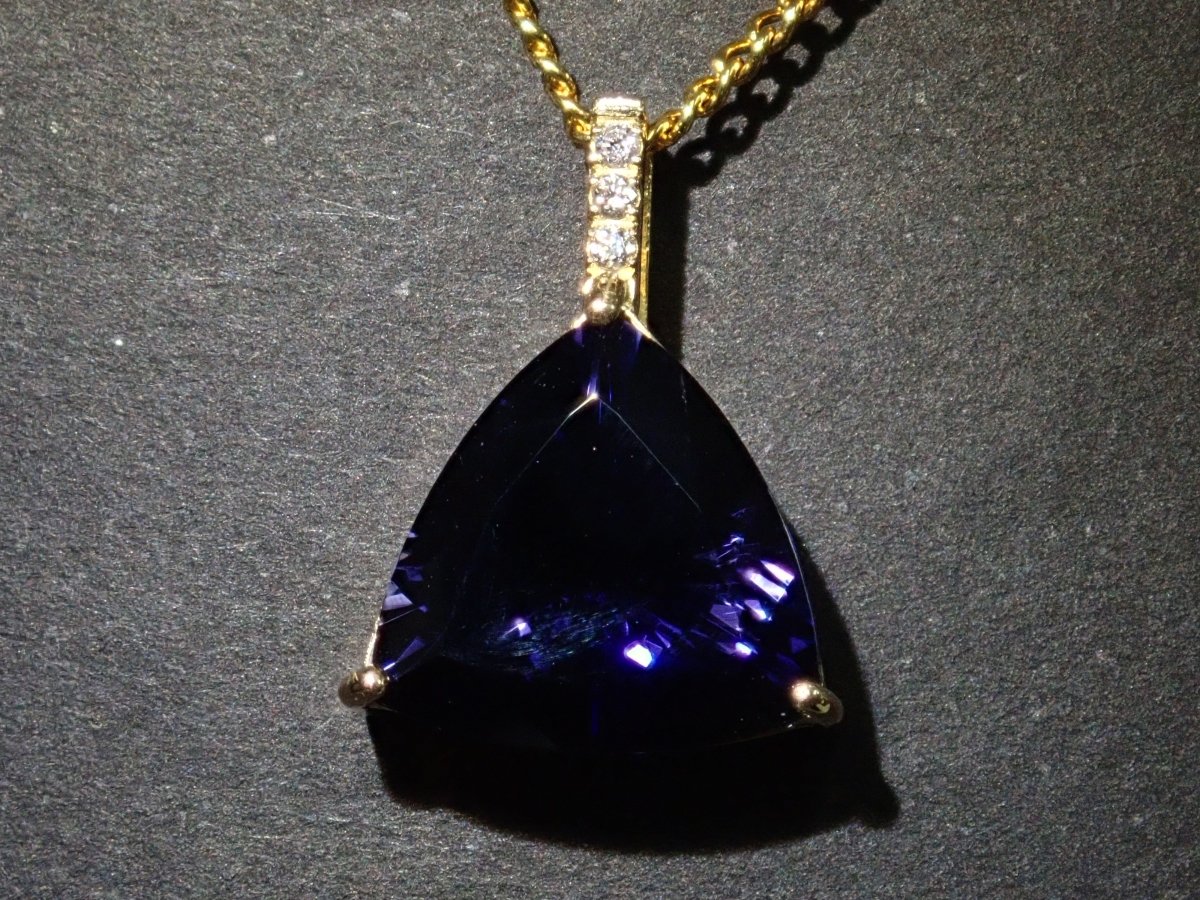 K18アイオライト3.48ct ペンダントトップ(ネックレストップ) - カラッツSTORE