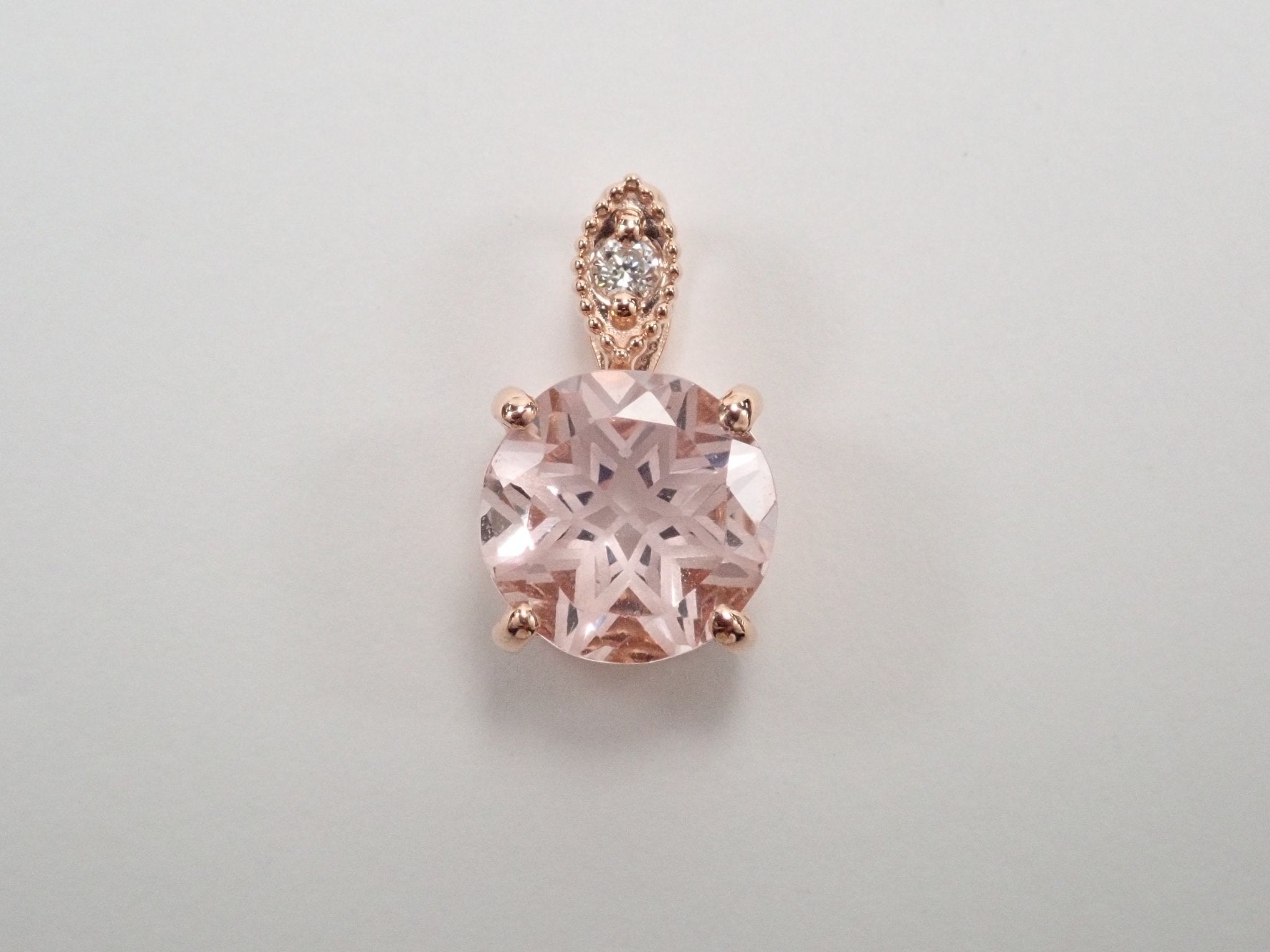 K18PGモルガナイト0.70ct ペンダントトップ(ダンデライオンカット) - KARATZ STORE|カラッツSTORE