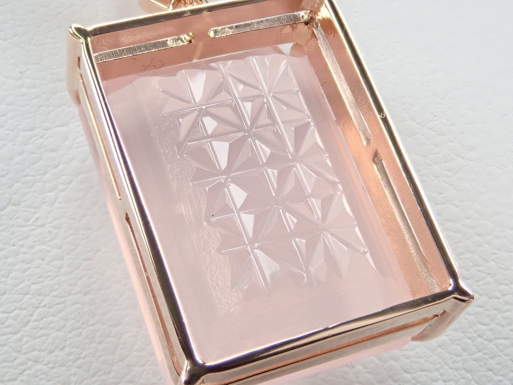K18PGローズクォーツ15.964ct ペンダント(甲州貴石切子) - KARATZ STORE|カラッツSTORE