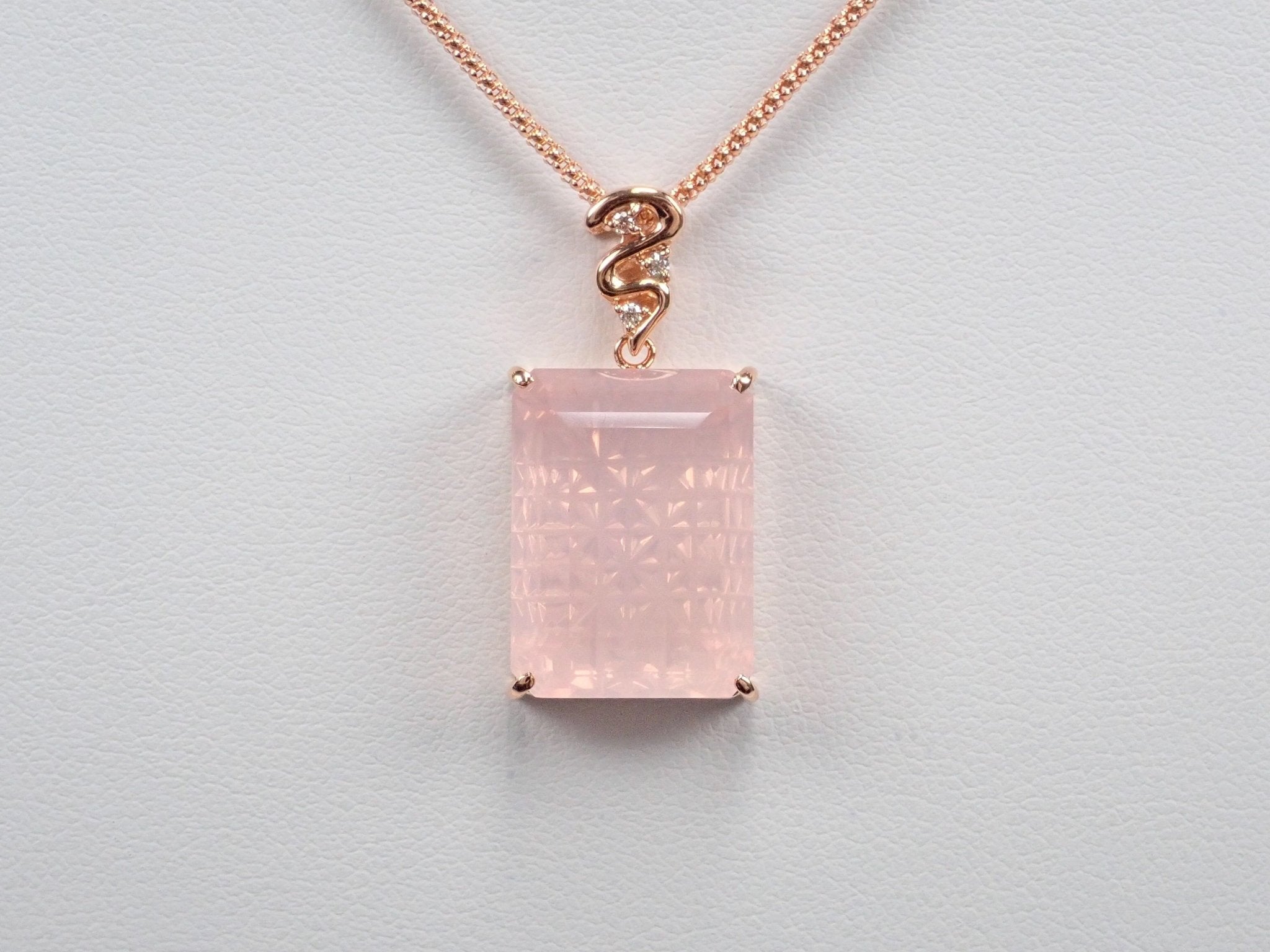 K18PGローズクォーツ15.964ct ペンダント(甲州貴石切子) - KARATZ STORE|カラッツSTORE