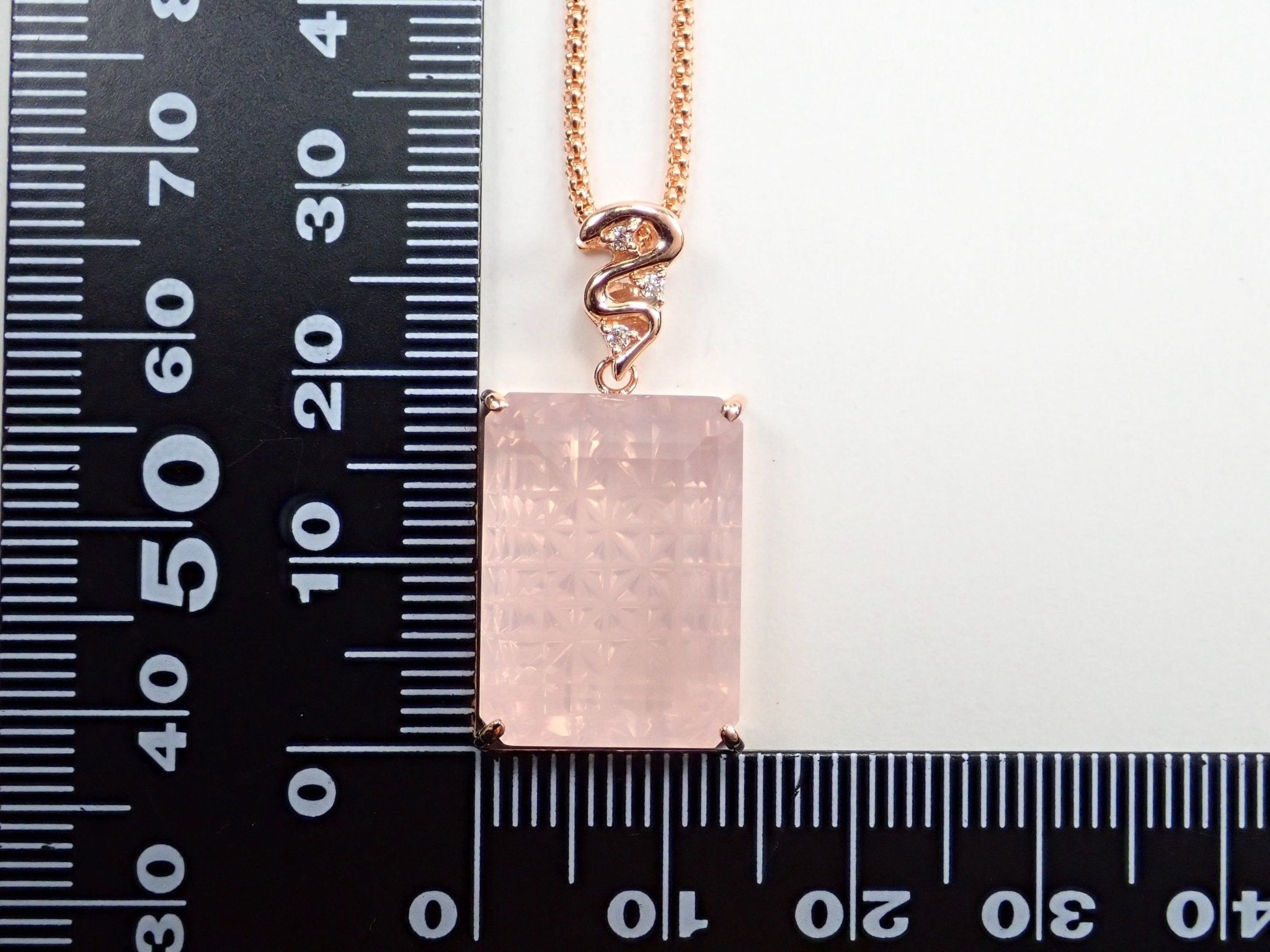 K18PGローズクォーツ15.964ct ペンダント(甲州貴石切子) - KARATZ STORE|カラッツSTORE