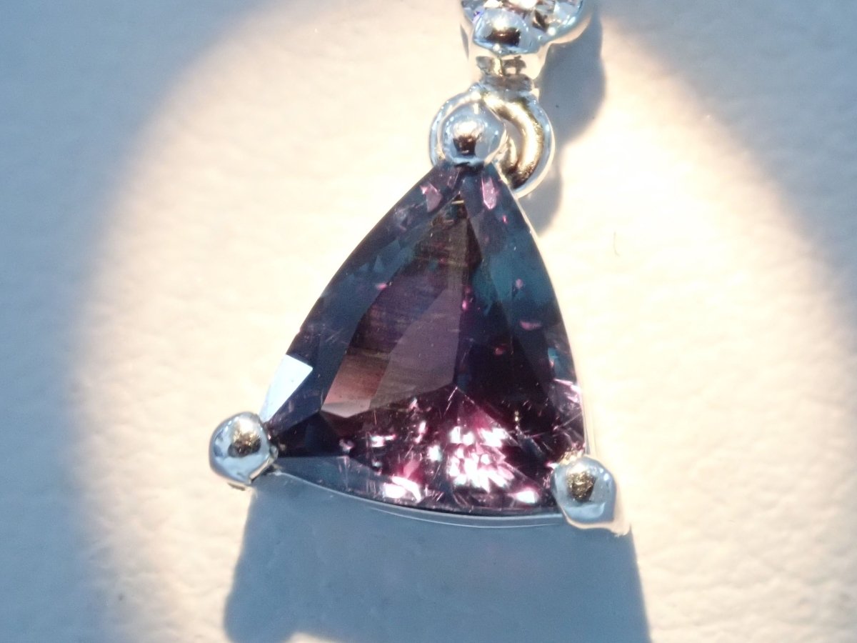 K18WGカラーチェンジガーネット (アレキタイプ)1.01ct ペンダント - KARATZ STORE|カラッツSTORE