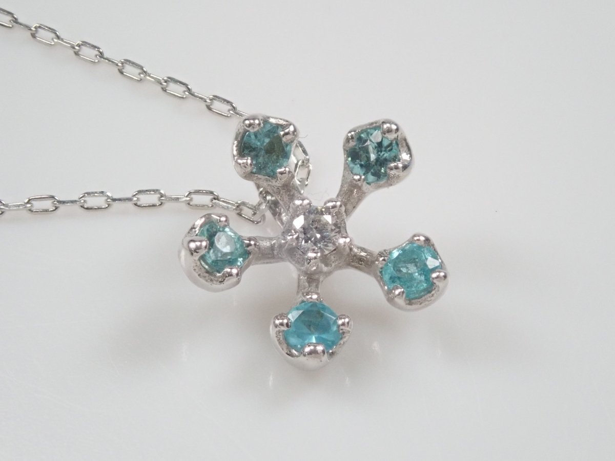 K18WGパライバトルマリン0.08ct ペンダント(ネックレス) - カラッツSTORE