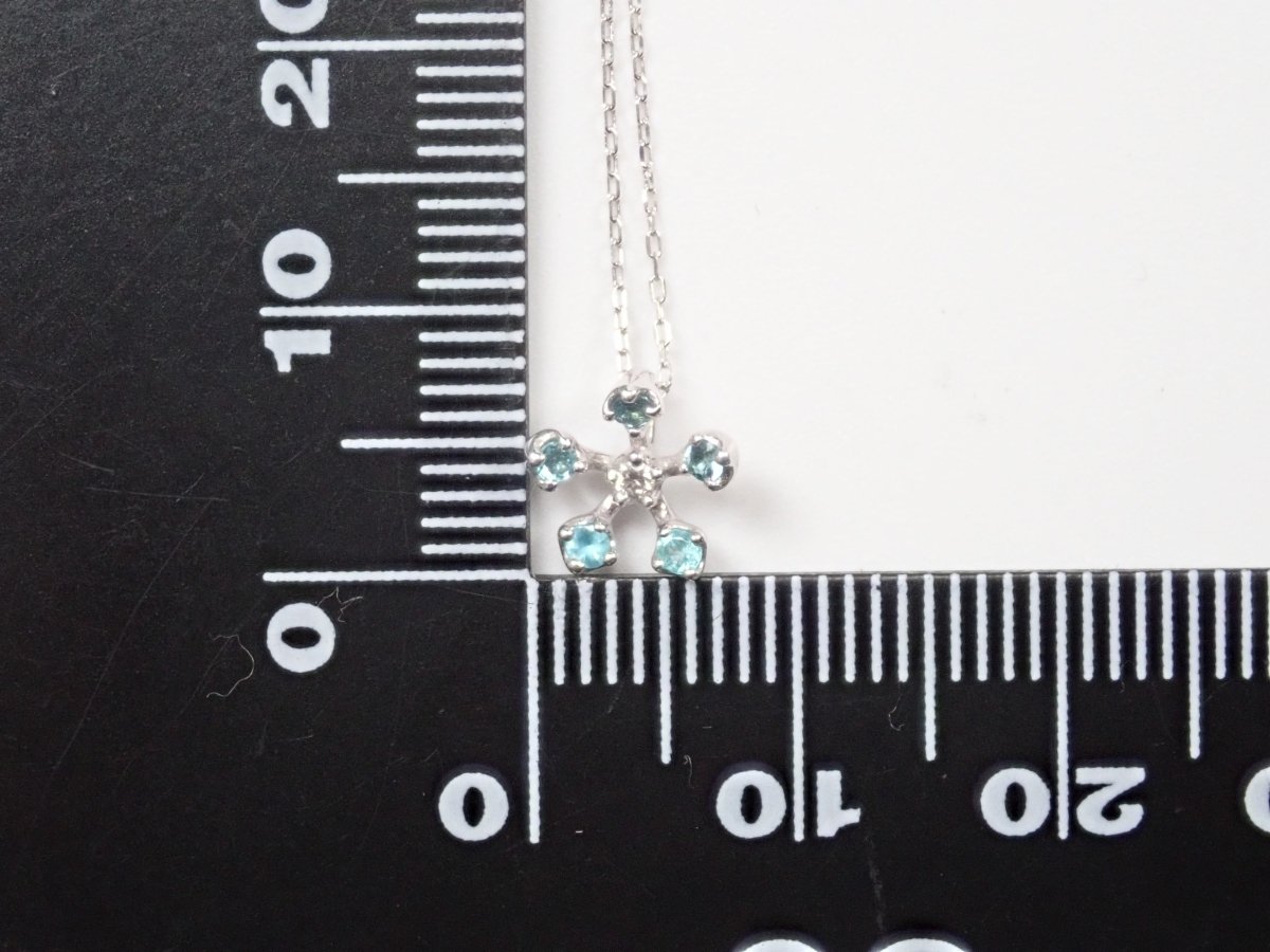 K18WGパライバトルマリン0.08ct ペンダント(ネックレス) - カラッツSTORE