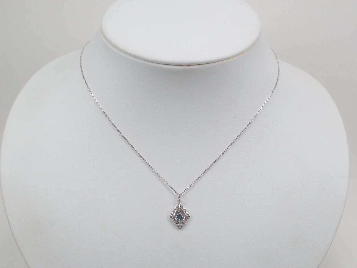 K18WGアレキサンドライト0.12ct ペンダント(ネックレス) - カラッツSTORE