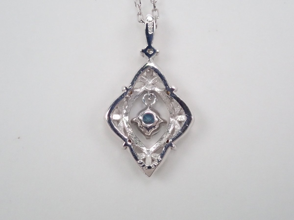 K18WGアレキサンドライト0.12ct ペンダント(ネックレス) - カラッツSTORE