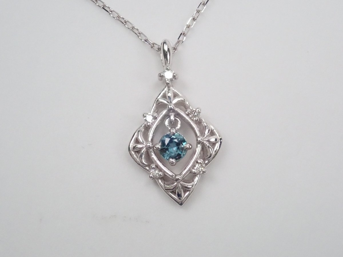 K18WGアレキサンドライト0.12ct ペンダント(ネックレス) - カラッツSTORE