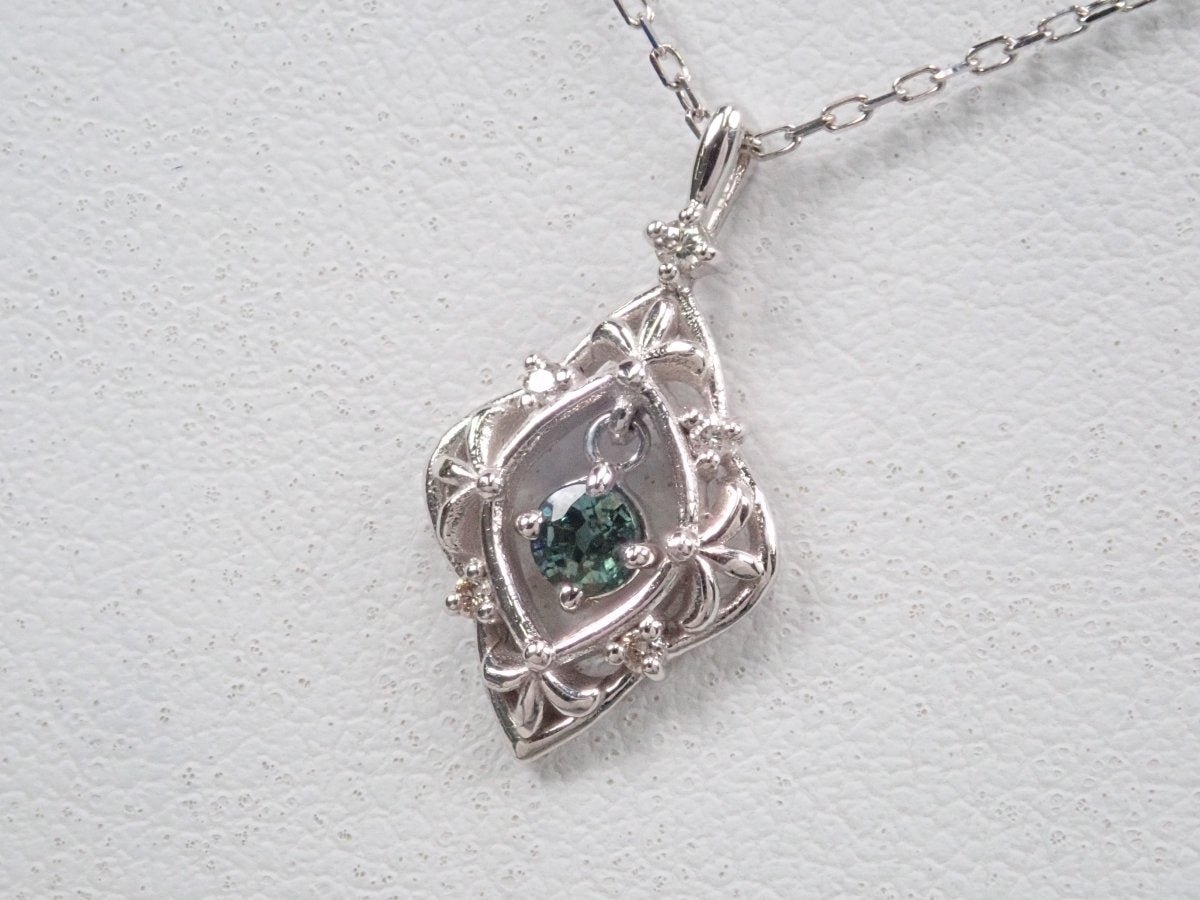 K18WGアレキサンドライト0.12ct ペンダント(ネックレス) - カラッツSTORE