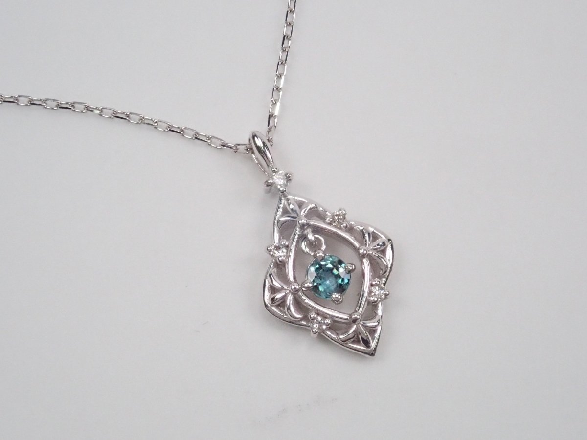 K18WGアレキサンドライト0.12ct ペンダント(ネックレス) - カラッツSTORE