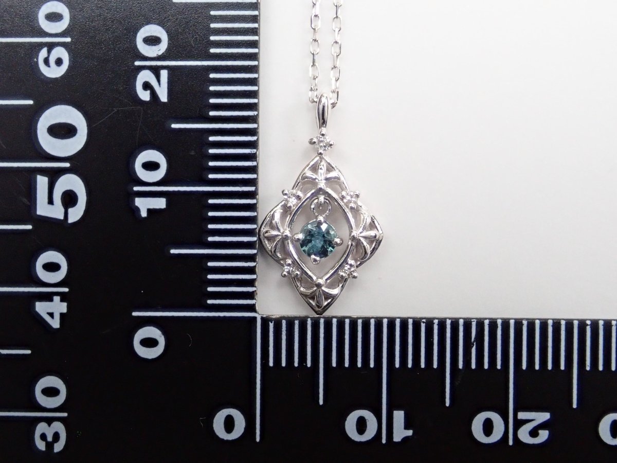 K18WGアレキサンドライト0.12ct ペンダント(ネックレス) - カラッツSTORE