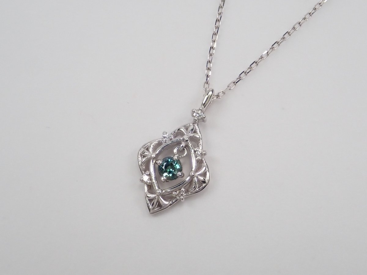 K18WGアレキサンドライト0.12ct ペンダント(ネックレス) - カラッツSTORE