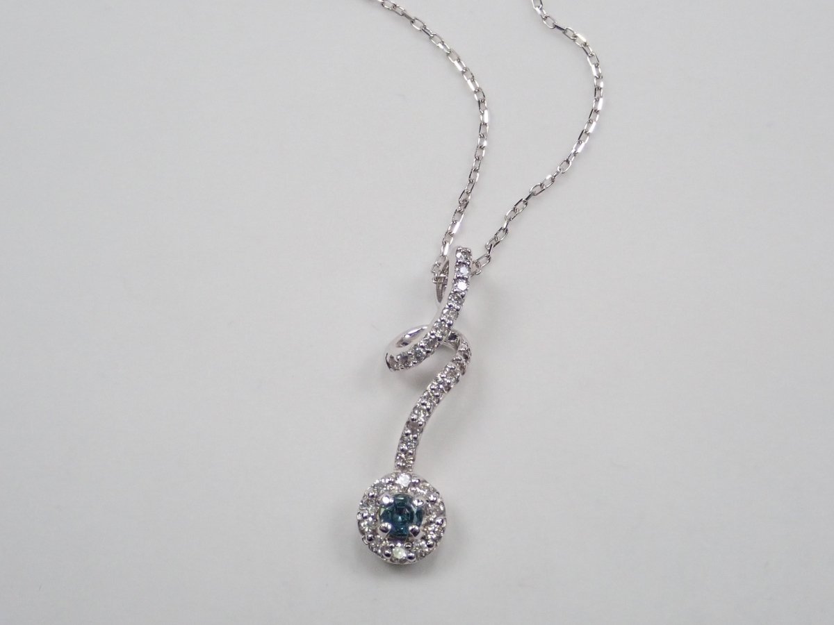K18WGアレキサンドライト0.15ct ペンダント(ネックレス) - カラッツSTORE