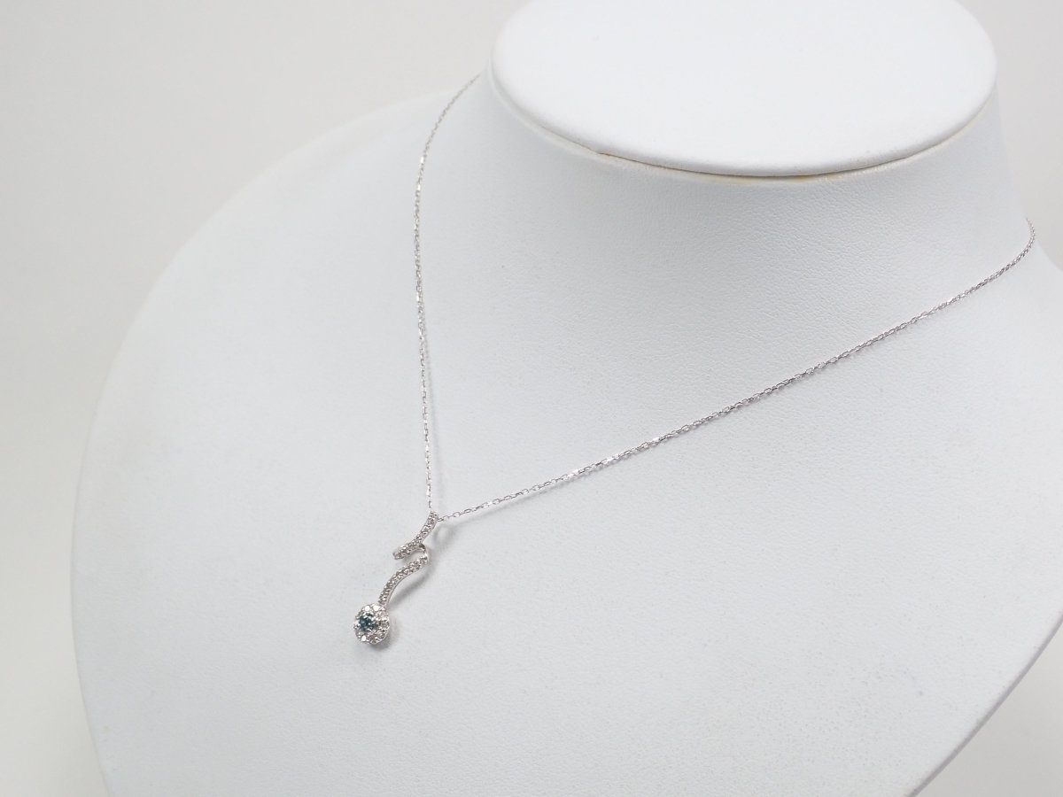 K18WGアレキサンドライト0.15ct ペンダント(ネックレス) - カラッツSTORE