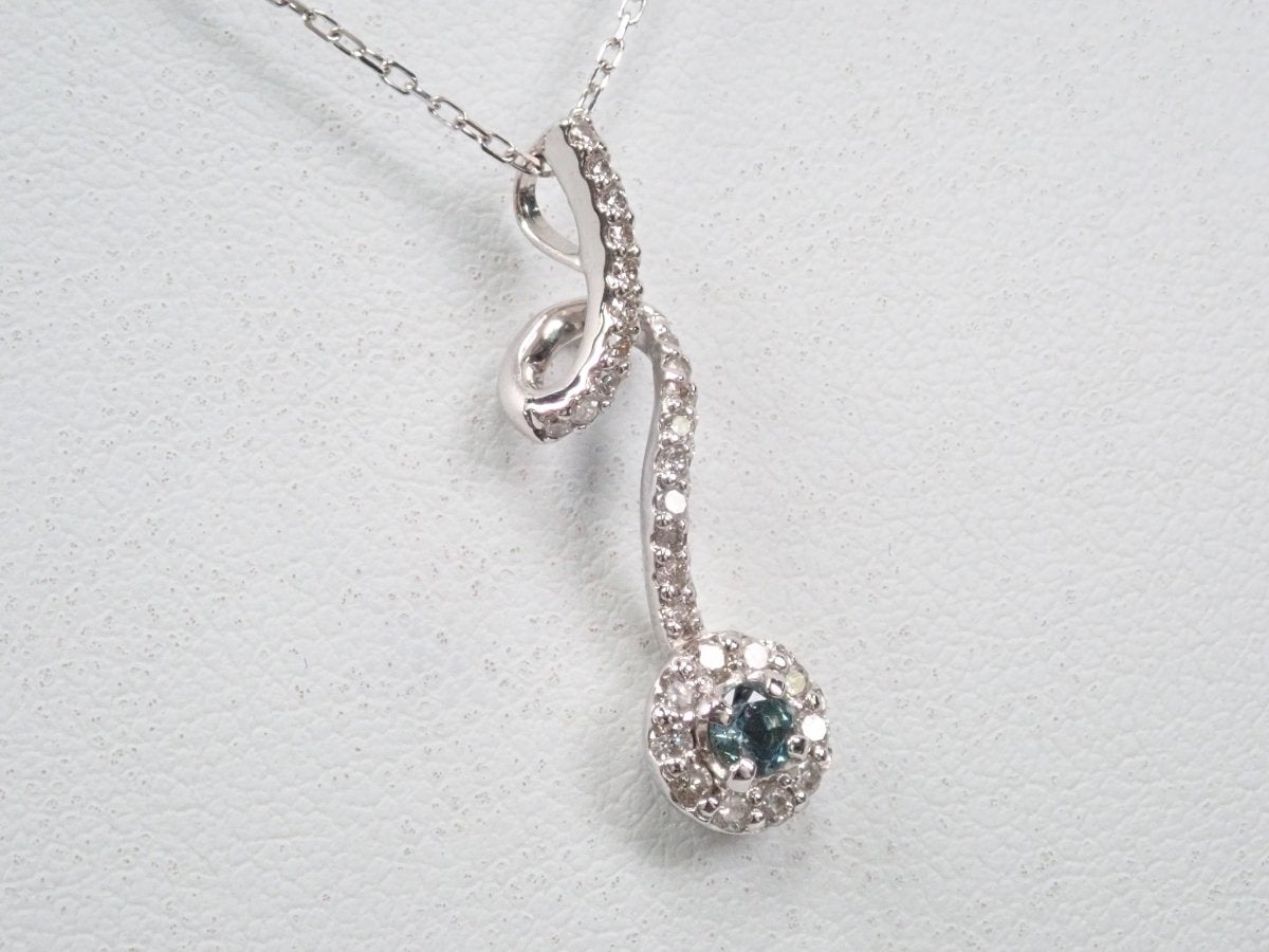 K18WGアレキサンドライト0.15ct ペンダント(ネックレス) - カラッツSTORE