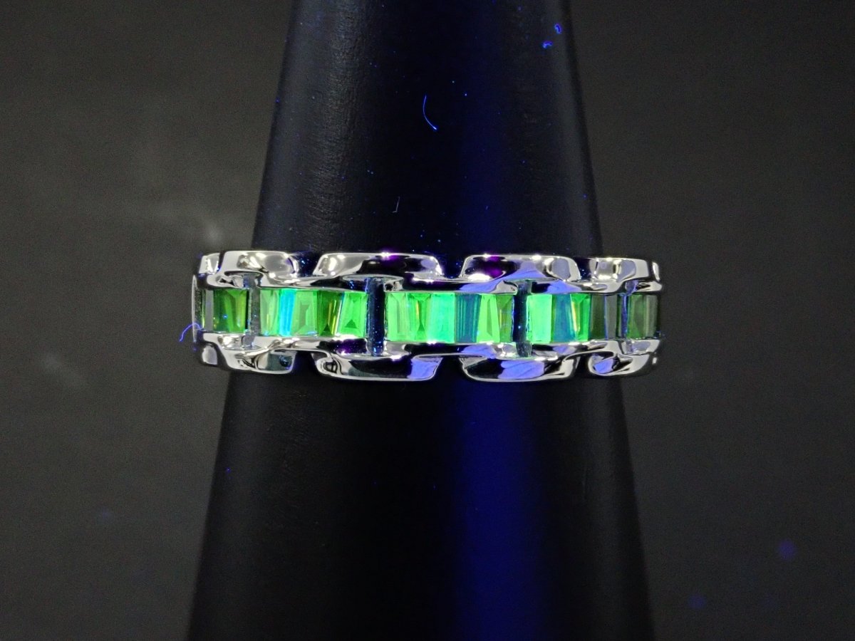 カラフリ】K18WGグリーンダイヤモンド0.23ct リング 日独鑑