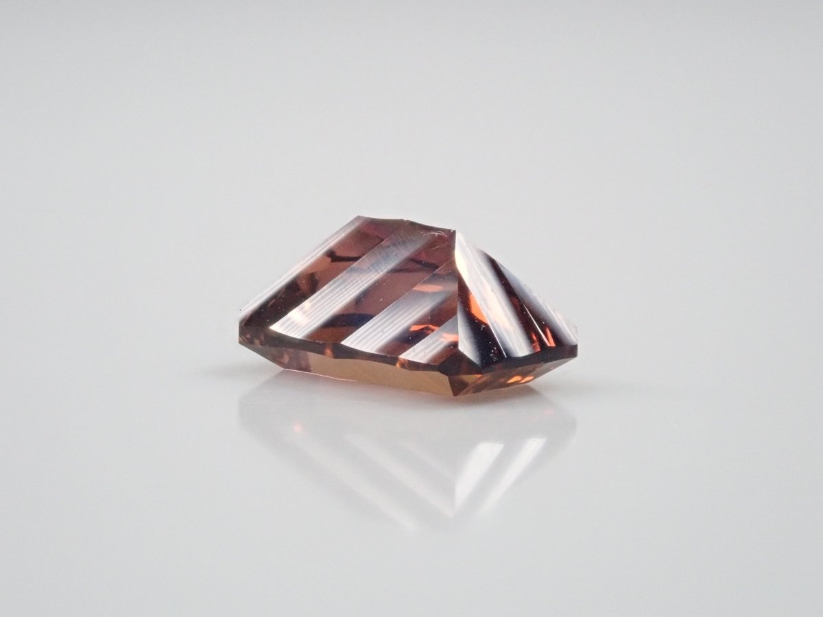 【KEN氏】カリフォルニア産アキシナイト 1.150ctルース(ファントムカット) - カラッツSTORE