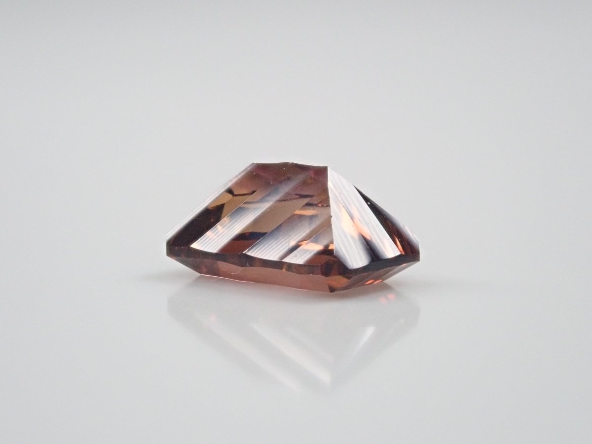 【KEN氏】カリフォルニア産アキシナイト 1.150ctルース(ファントムカット) - カラッツSTORE