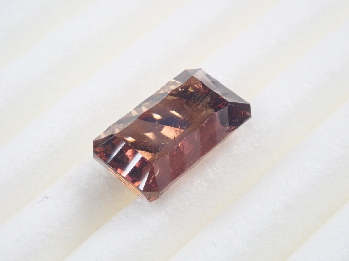 【KEN氏】カリフォルニア産アキシナイト 1.630ctルース(ファントムカット) - カラッツSTORE