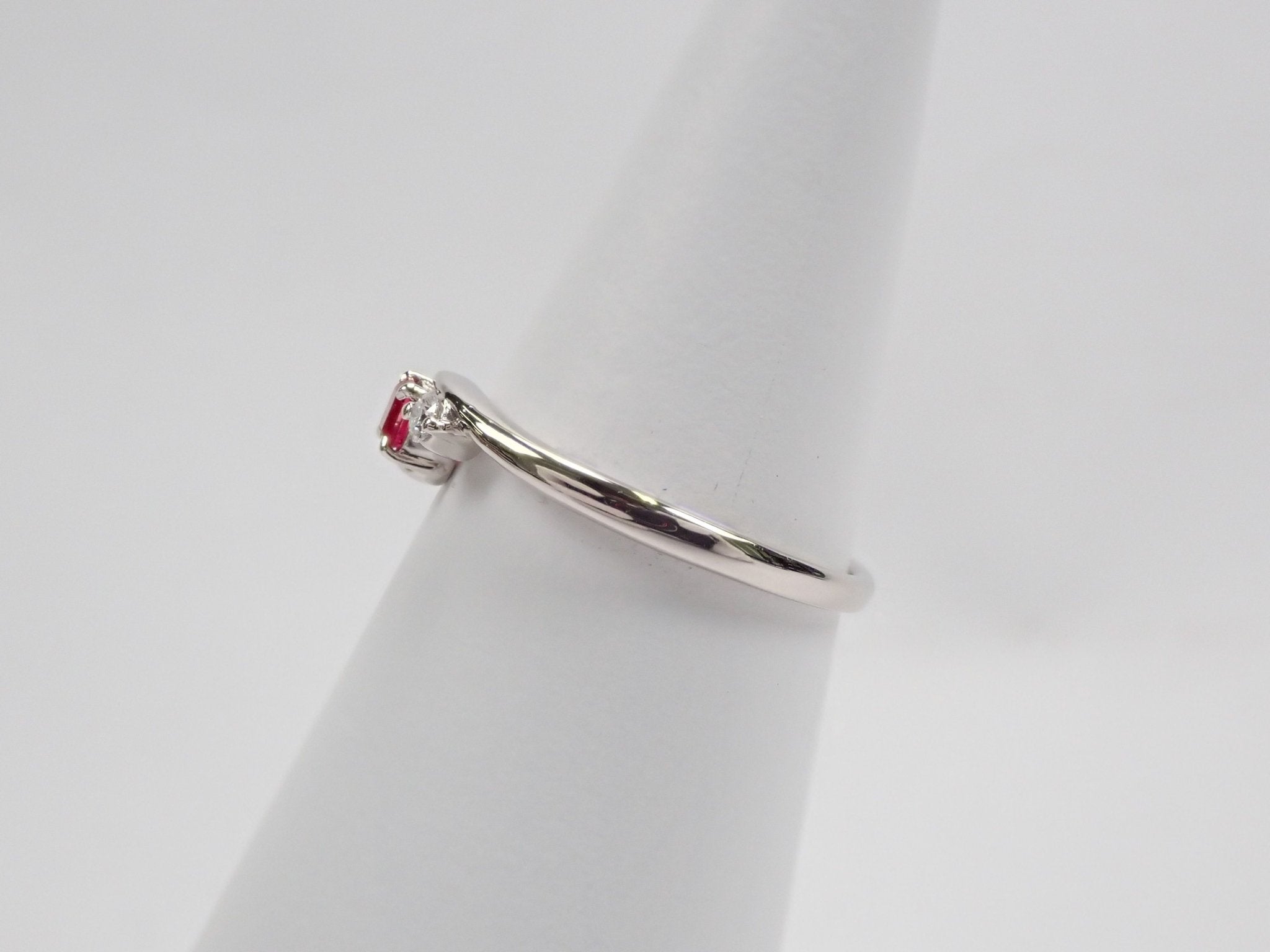 Pt900レッドベリル0.082ct ダイヤリング - KARATZ STORE|カラッツSTORE