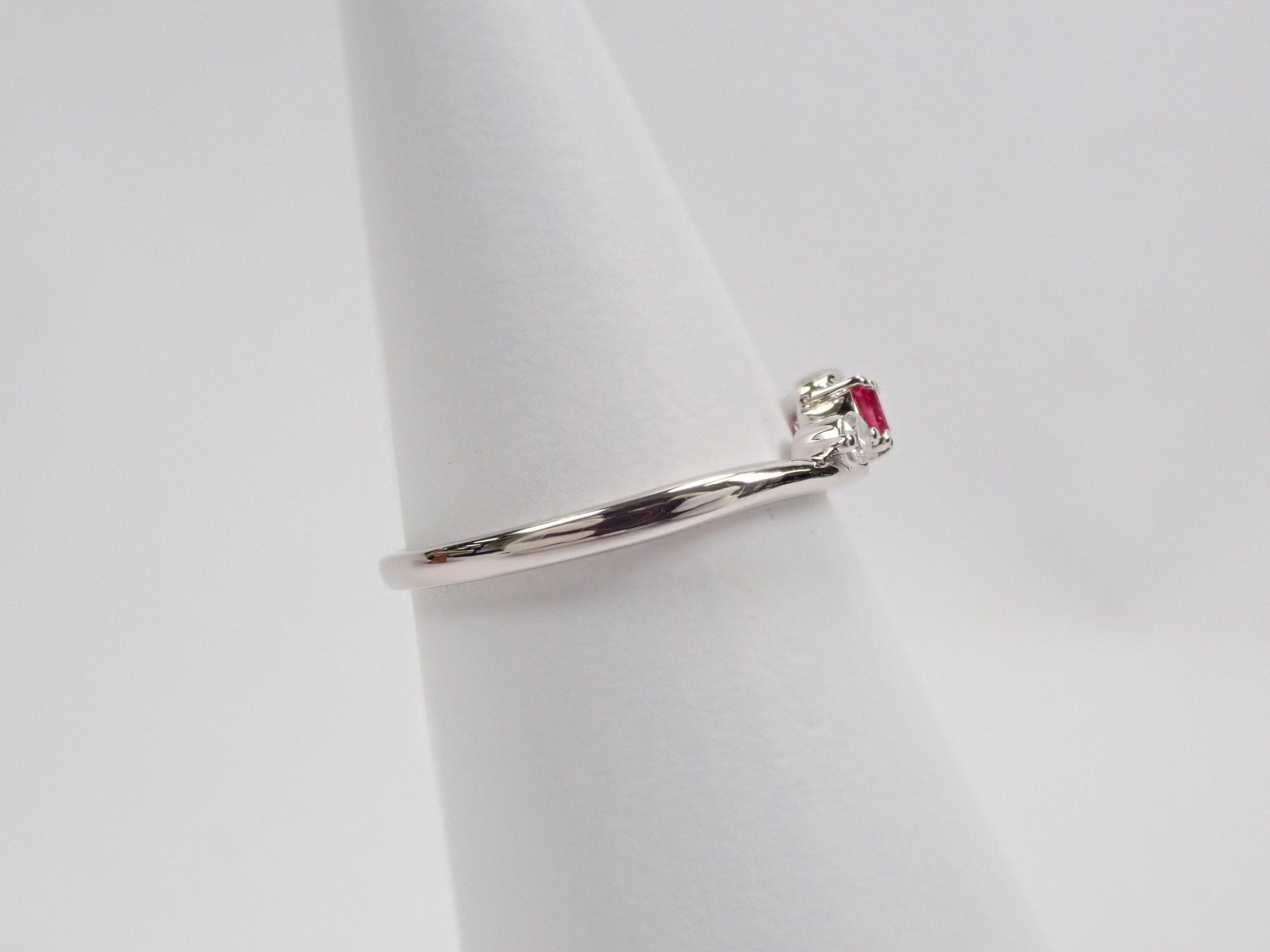 Pt900レッドベリル0.082ct ダイヤリング - KARATZ STORE|カラッツSTORE