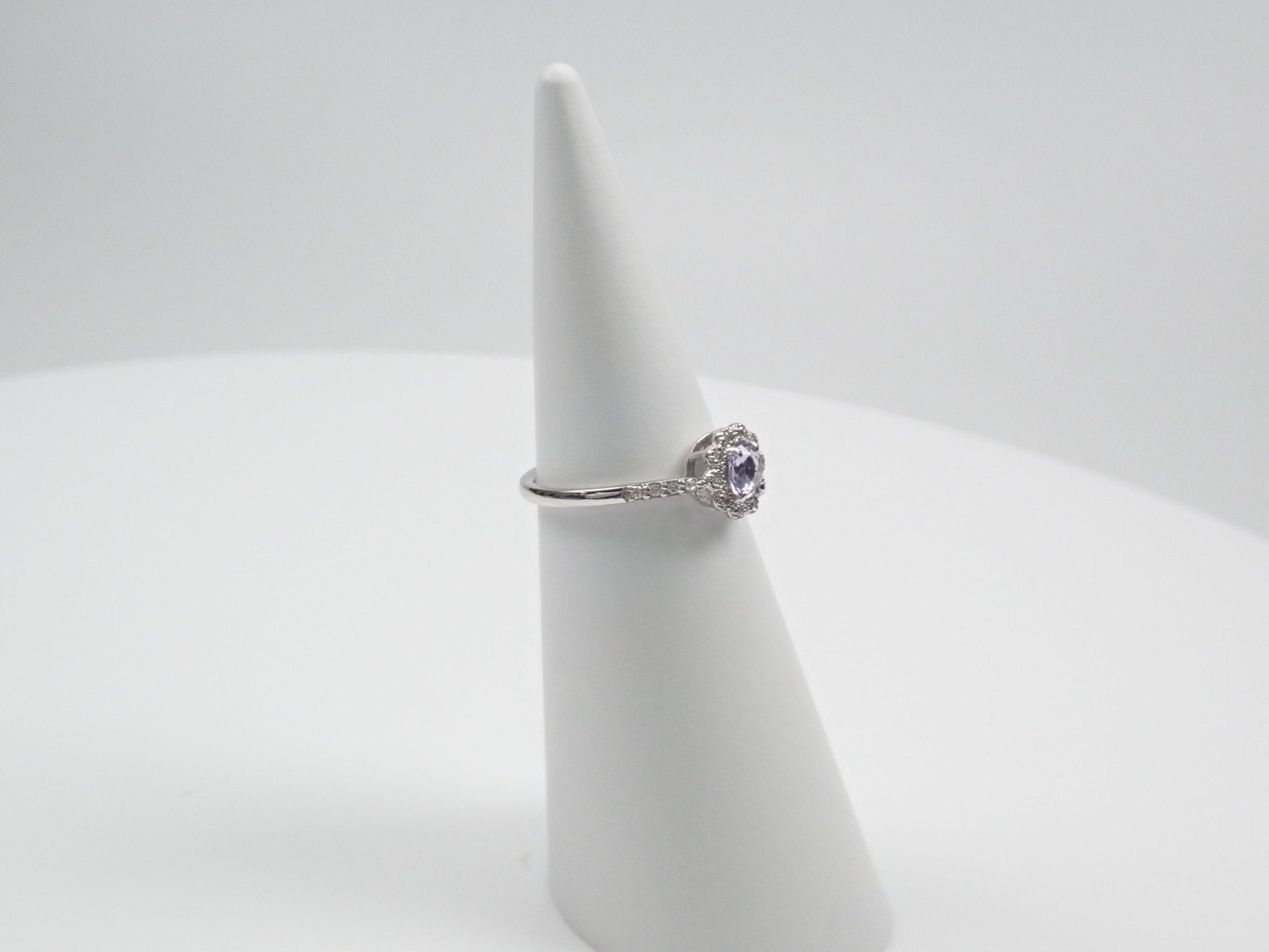 Pt900パープルサファイア0.35ct リング(揺れるタイプ) - KARATZ STORE|カラッツSTORE