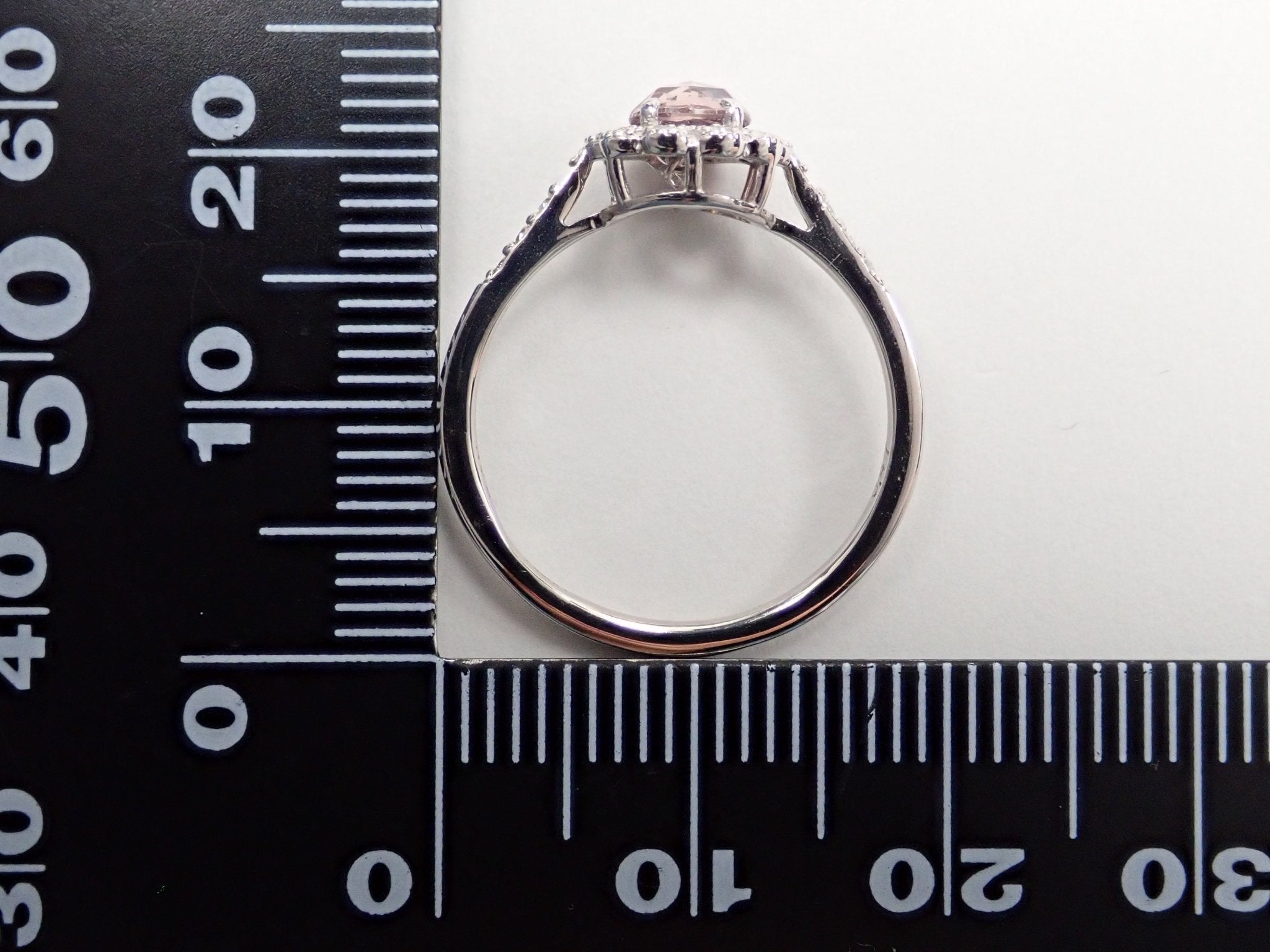 Pt900サファイア0.47ct リング(揺れるタイプ) - KARATZ STORE|カラッツSTORE