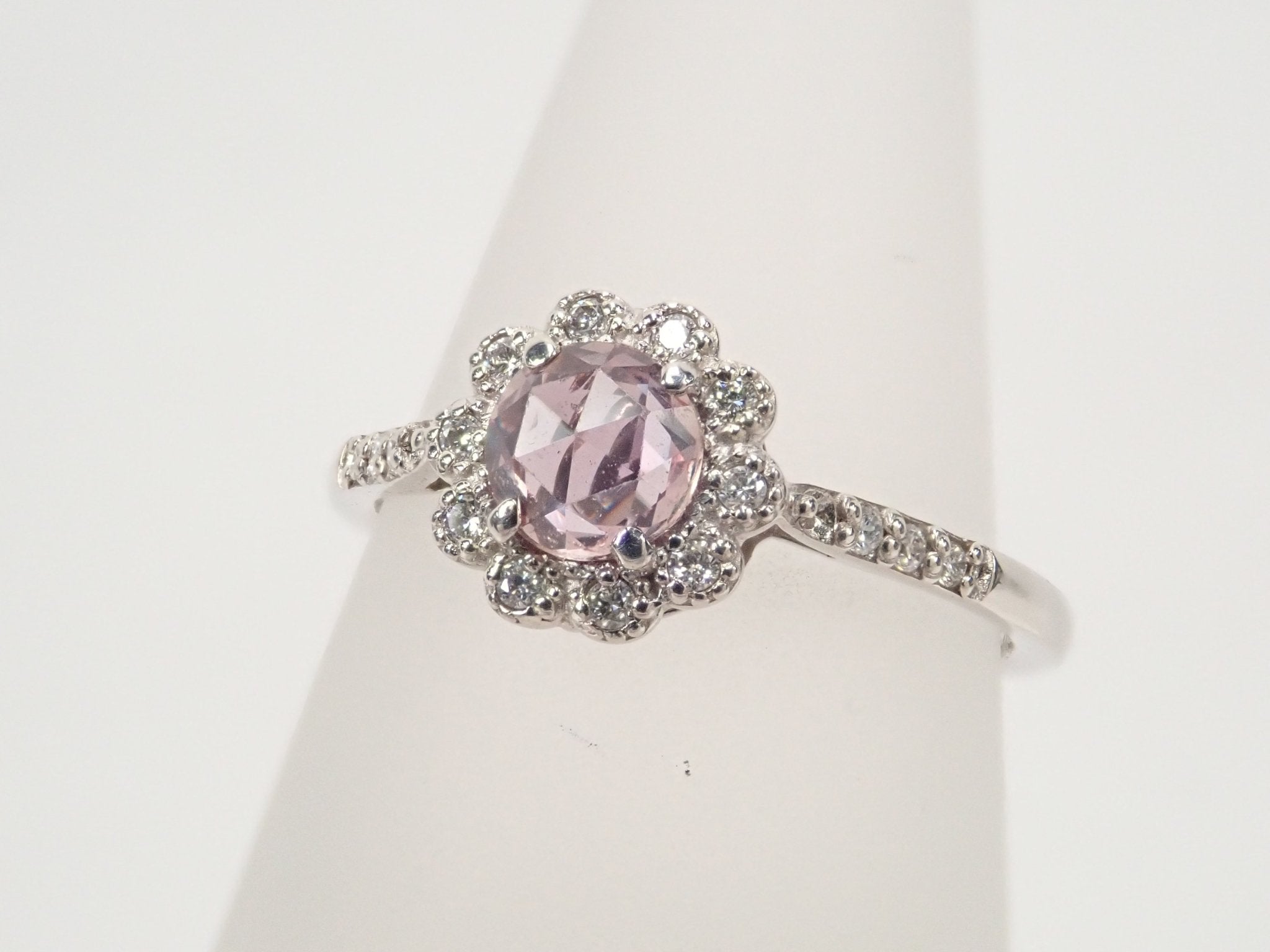 Pt900サファイア0.47ct リング(揺れるタイプ) - KARATZ STORE|カラッツSTORE