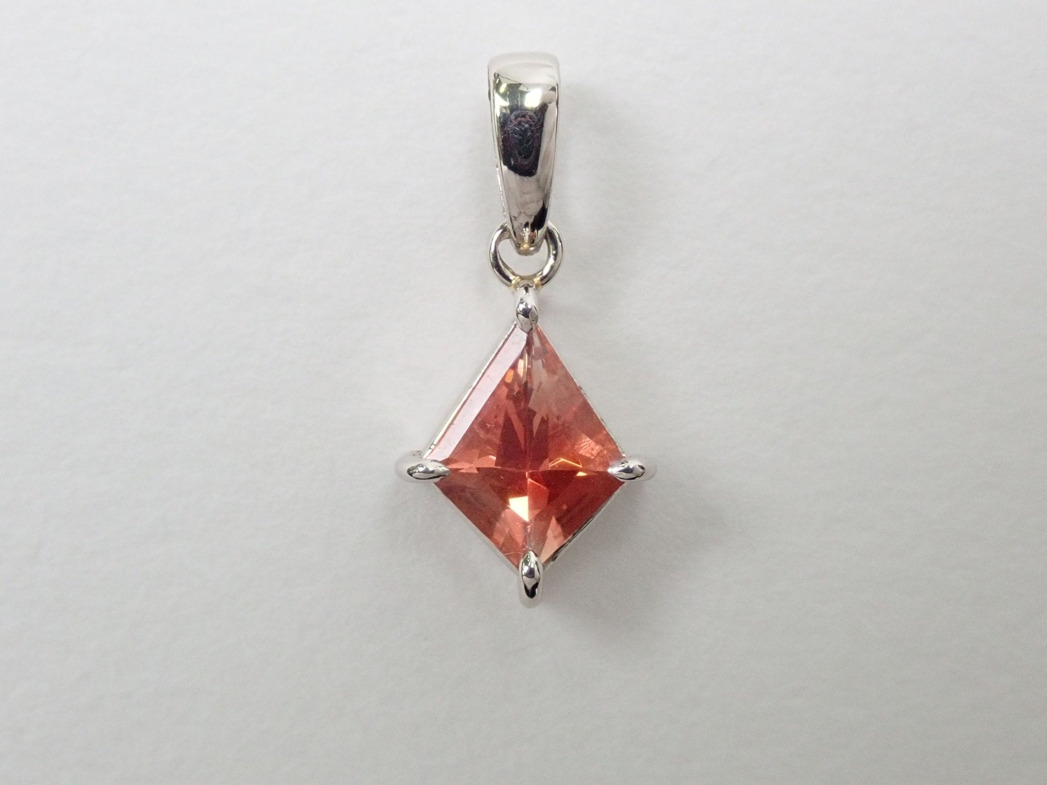 Pt900オレゴンサンストーン0.553ct ペンダントトップ(ネックレストップ) - KARATZ STORE|カラッツSTORE