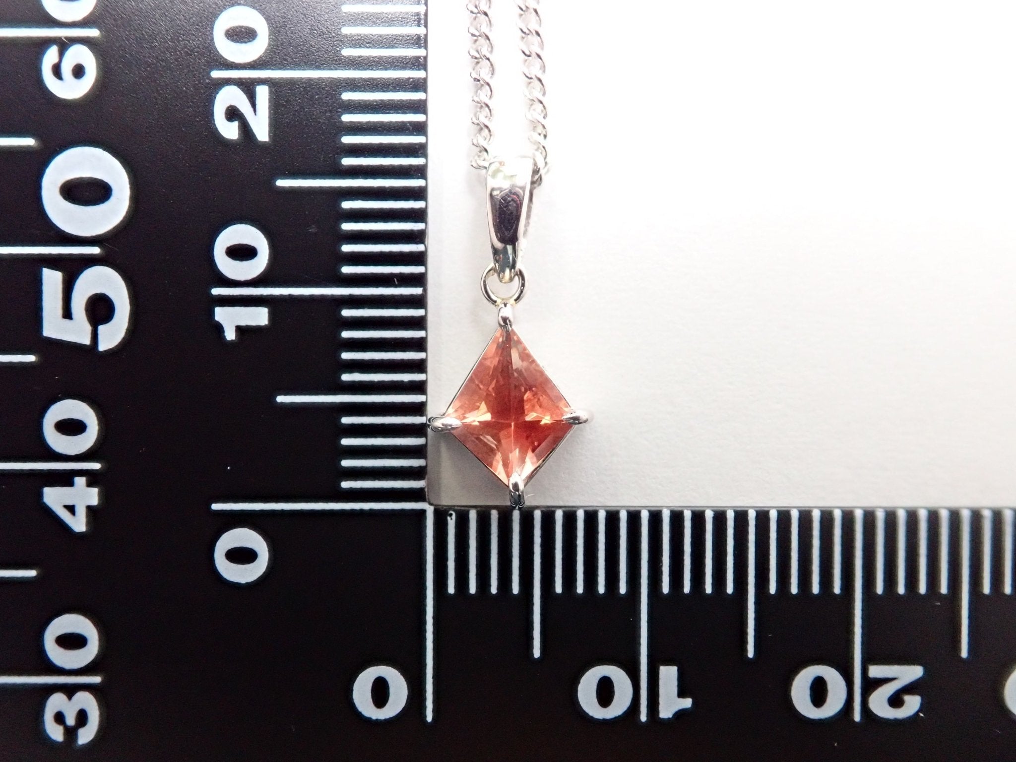 Pt900オレゴンサンストーン0.553ct ペンダントトップ(ネックレストップ) - KARATZ STORE|カラッツSTORE