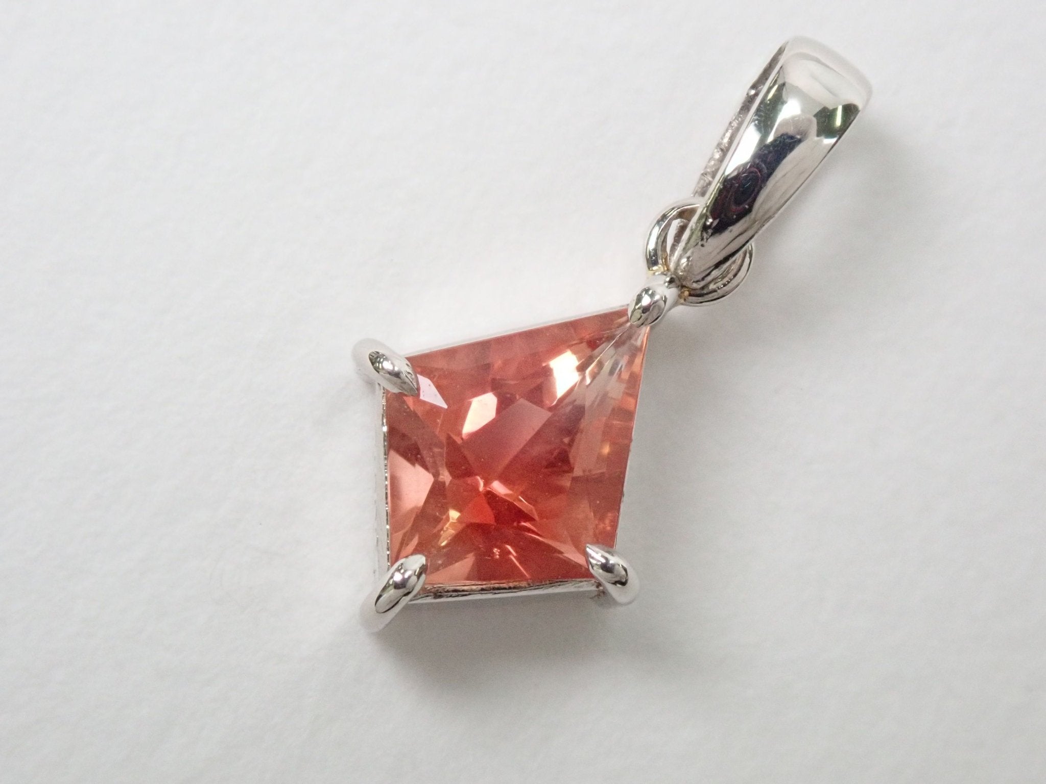 Pt900オレゴンサンストーン0.553ct ペンダントトップ(ネックレストップ) - KARATZ STORE|カラッツSTORE