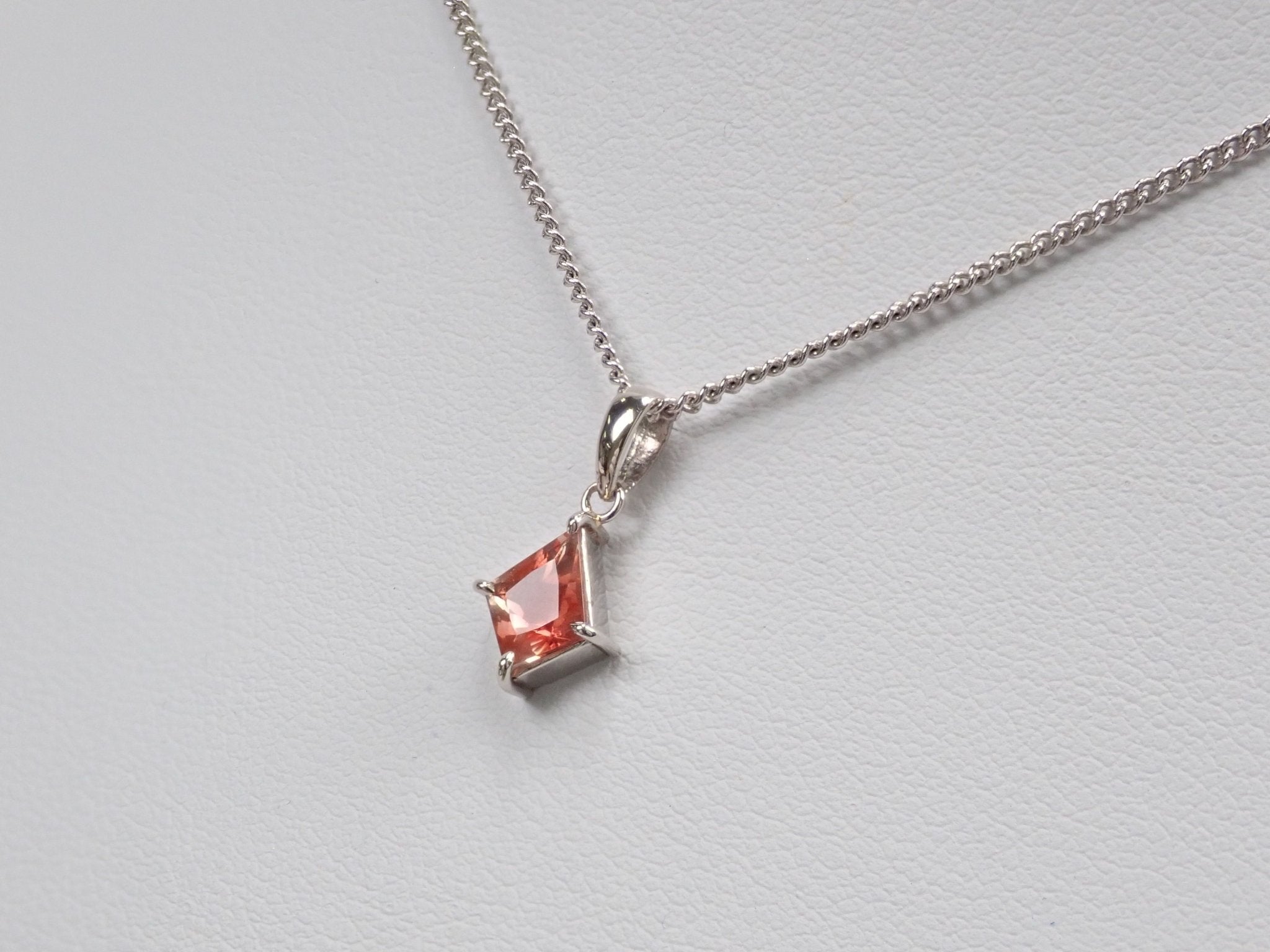 Pt900オレゴンサンストーン0.553ct ペンダントトップ(ネックレストップ) - KARATZ STORE|カラッツSTORE