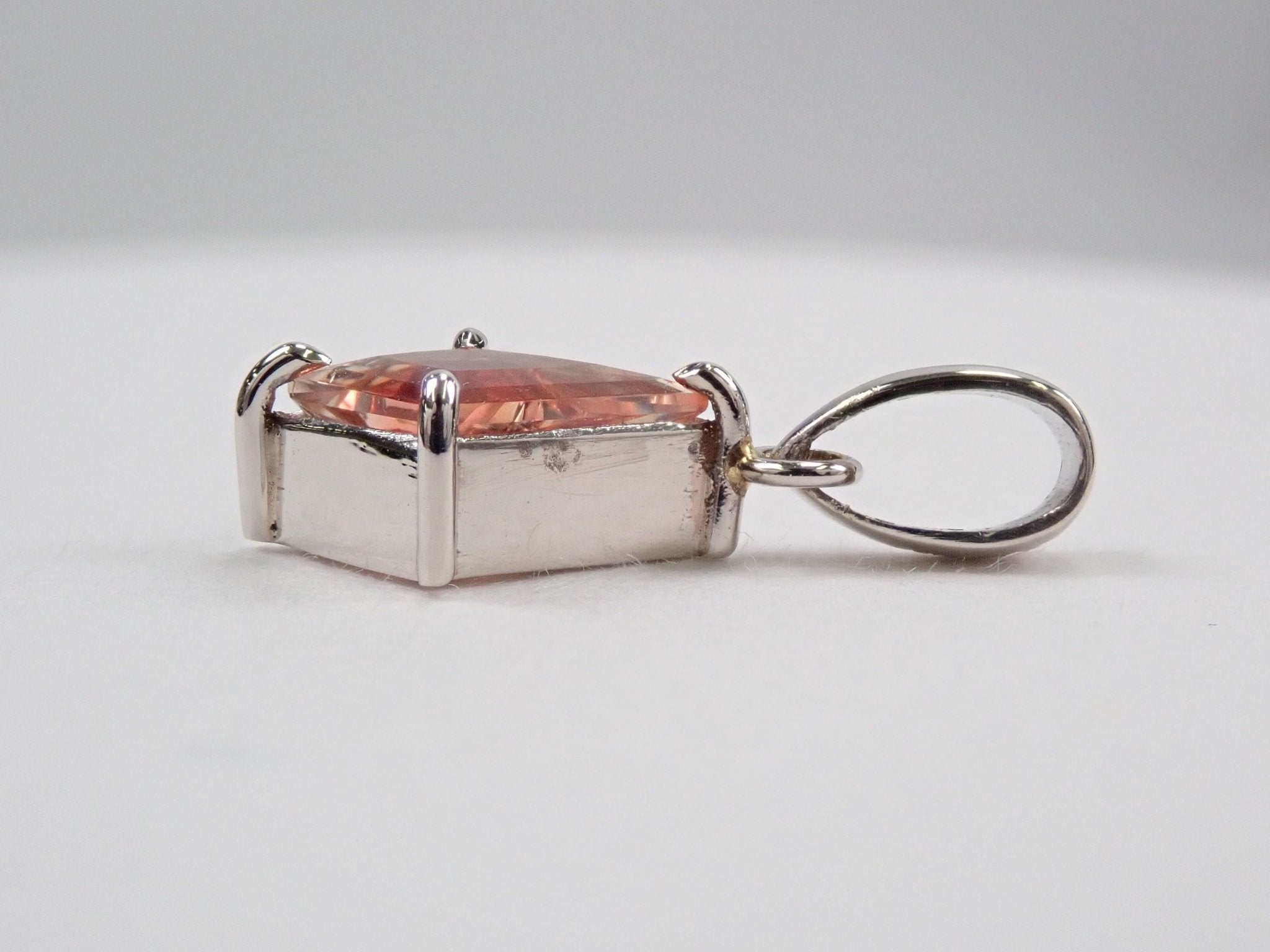 Pt900オレゴンサンストーン0.553ct ペンダントトップ(ネックレストップ) - KARATZ STORE|カラッツSTORE