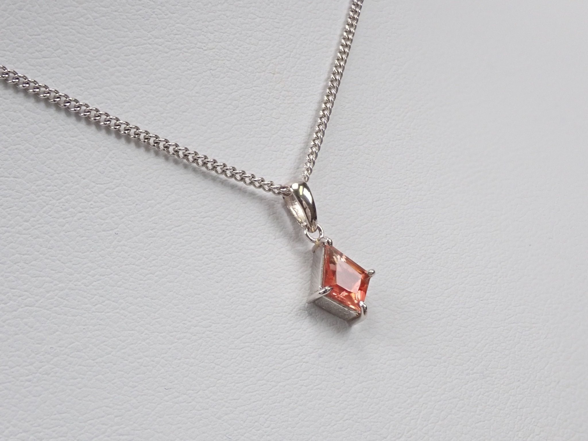 Pt900オレゴンサンストーン0.553ct ペンダントトップ(ネックレストップ) - KARATZ STORE|カラッツSTORE