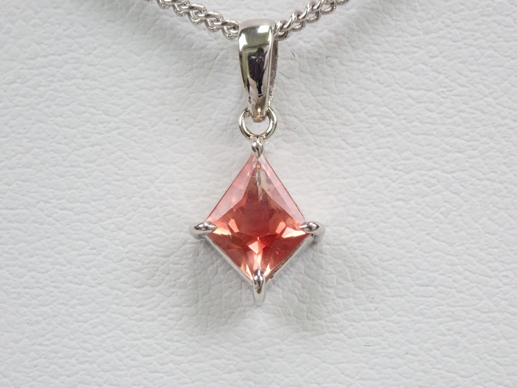 Pt900オレゴンサンストーン0.553ct ペンダントトップ(ネックレストップ) - KARATZ STORE|カラッツSTORE
