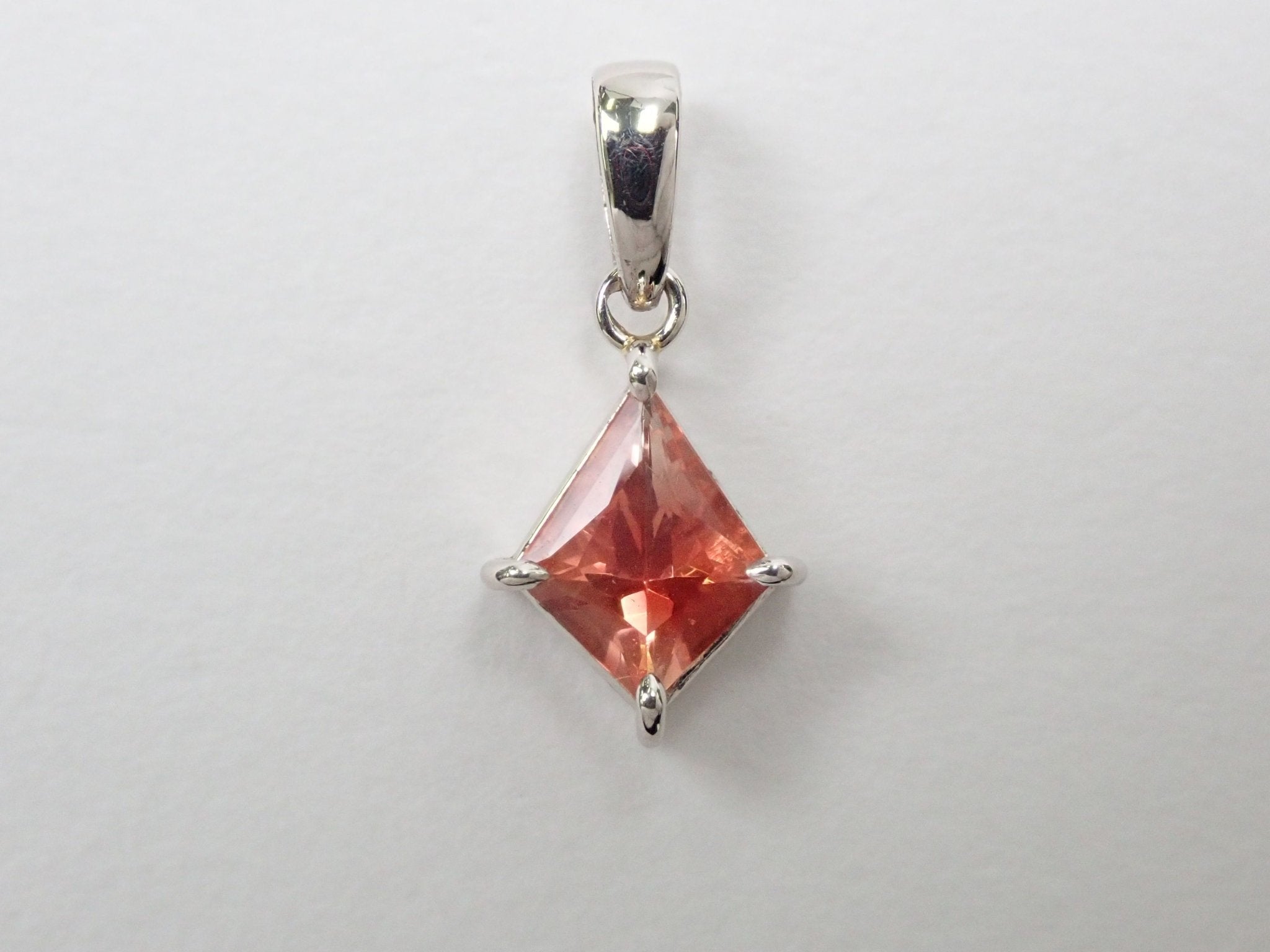 Pt900オレゴンサンストーン0.553ct ペンダントトップ(ネックレストップ) - KARATZ STORE|カラッツSTORE