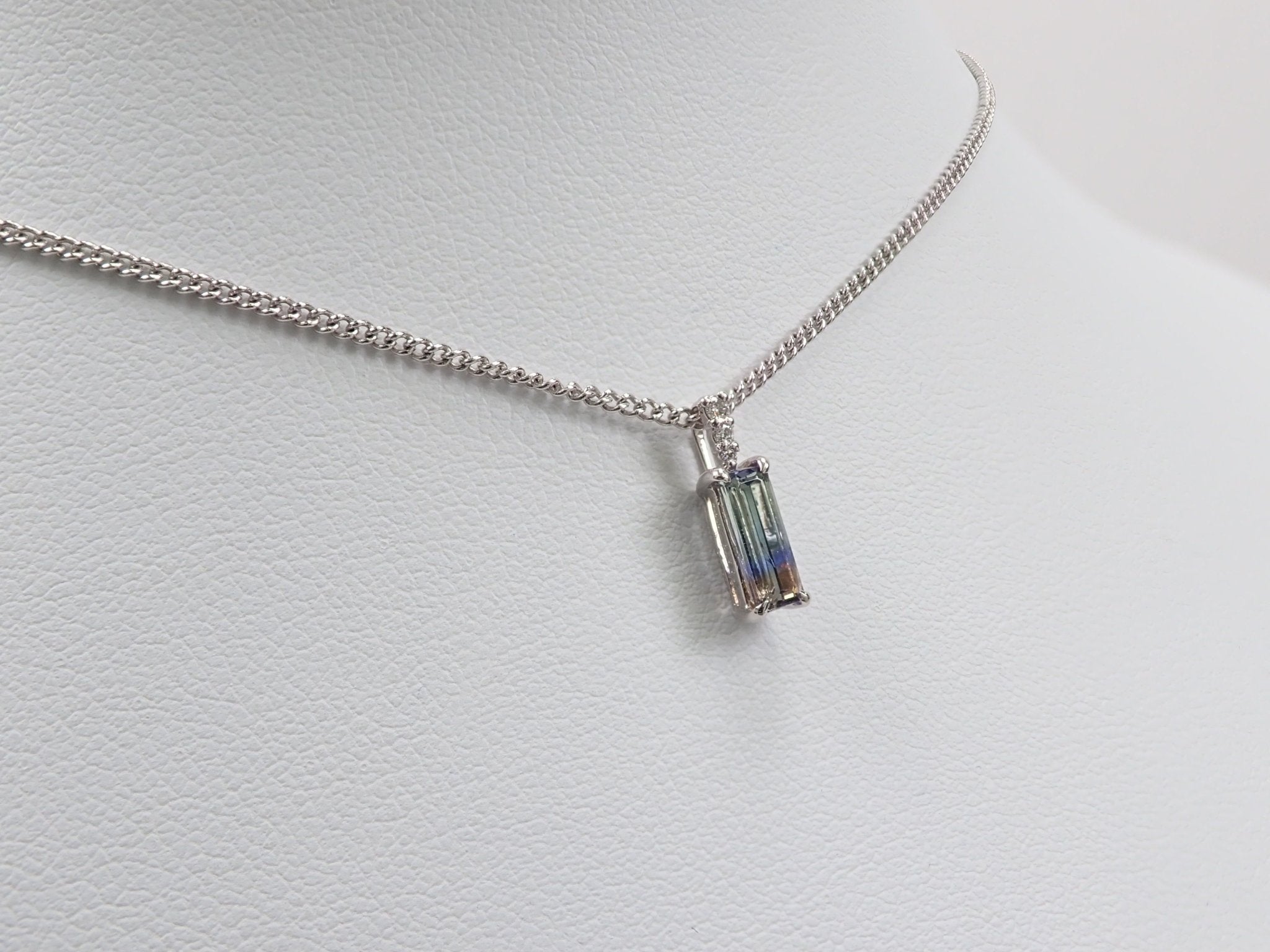 Pt900トリカラーゾイサイト0.771ct ペンダントトップ(ネックレストップ) - KARATZ STORE|カラッツSTORE