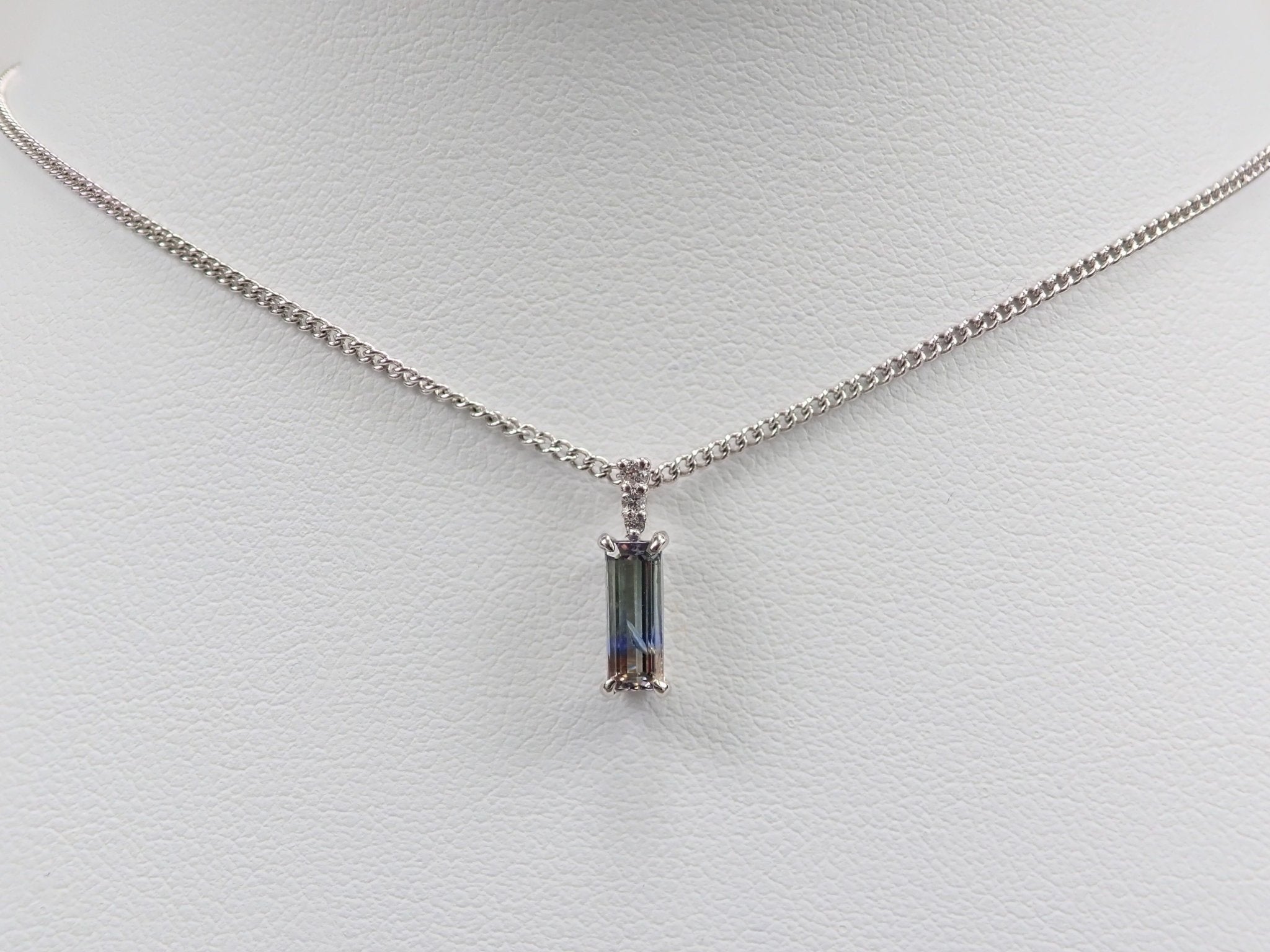 Pt900トリカラーゾイサイト0.771ct ペンダントトップ(ネックレストップ) - KARATZ STORE|カラッツSTORE