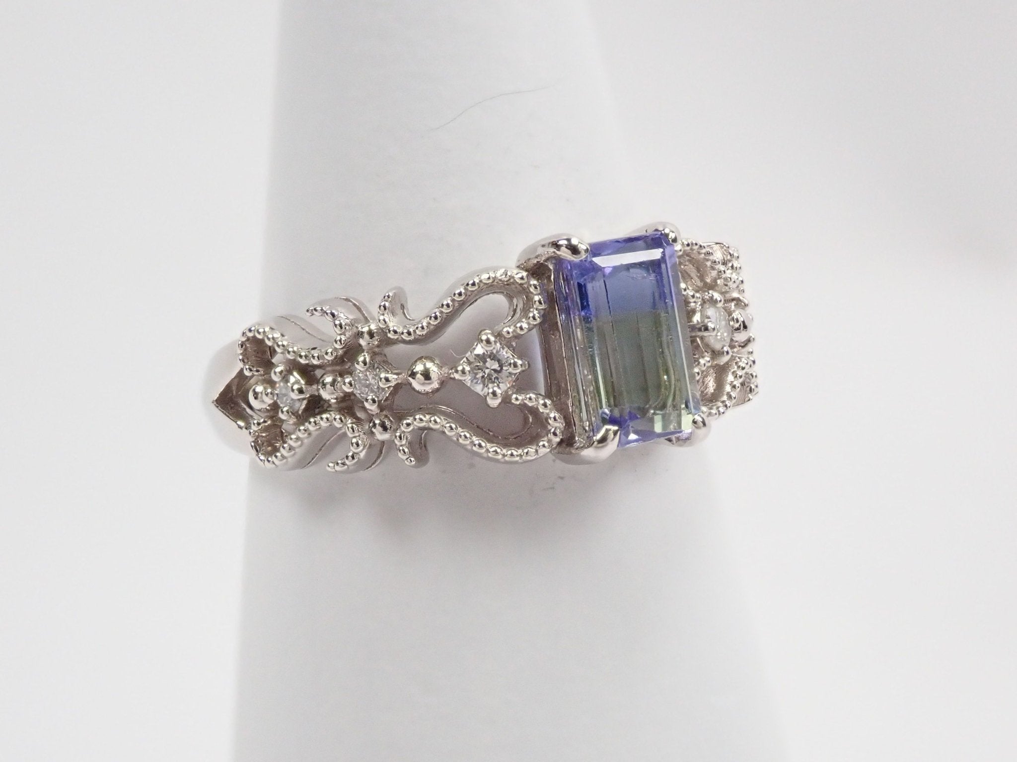 Pt900バイカラータンザナイト1.009ct リング - KARATZ STORE|カラッツSTORE
