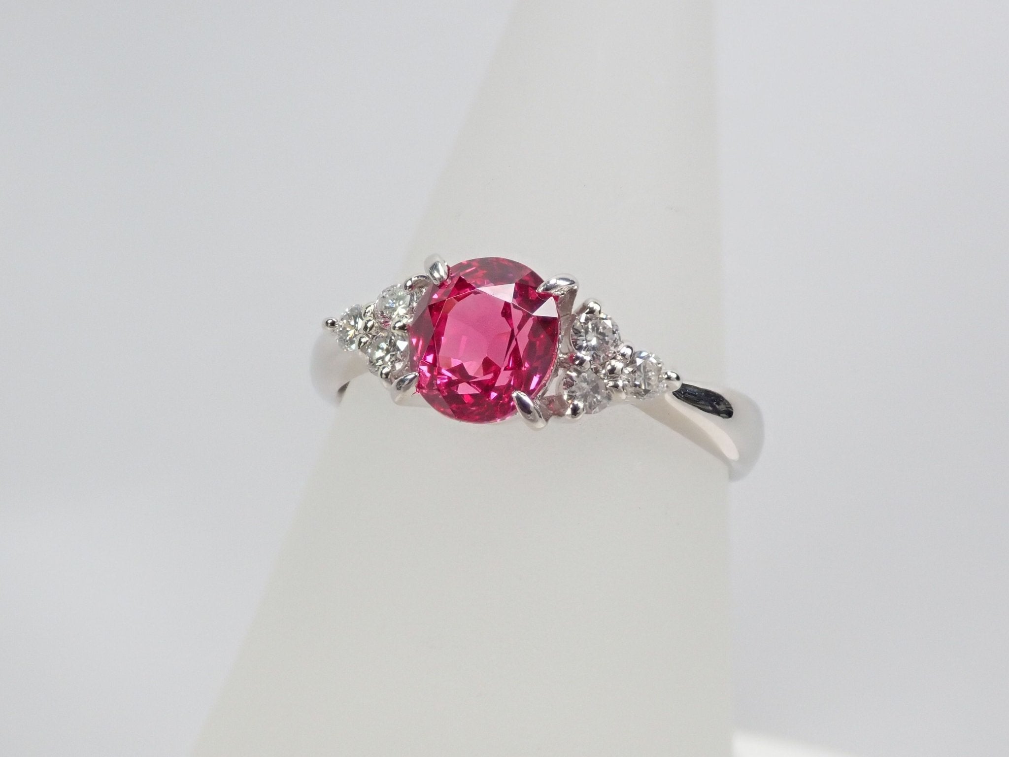 Pt900レッドスピネル1.08ct リング(ホットピンク) 中宝鑑付 - KARATZ STORE|カラッツSTORE