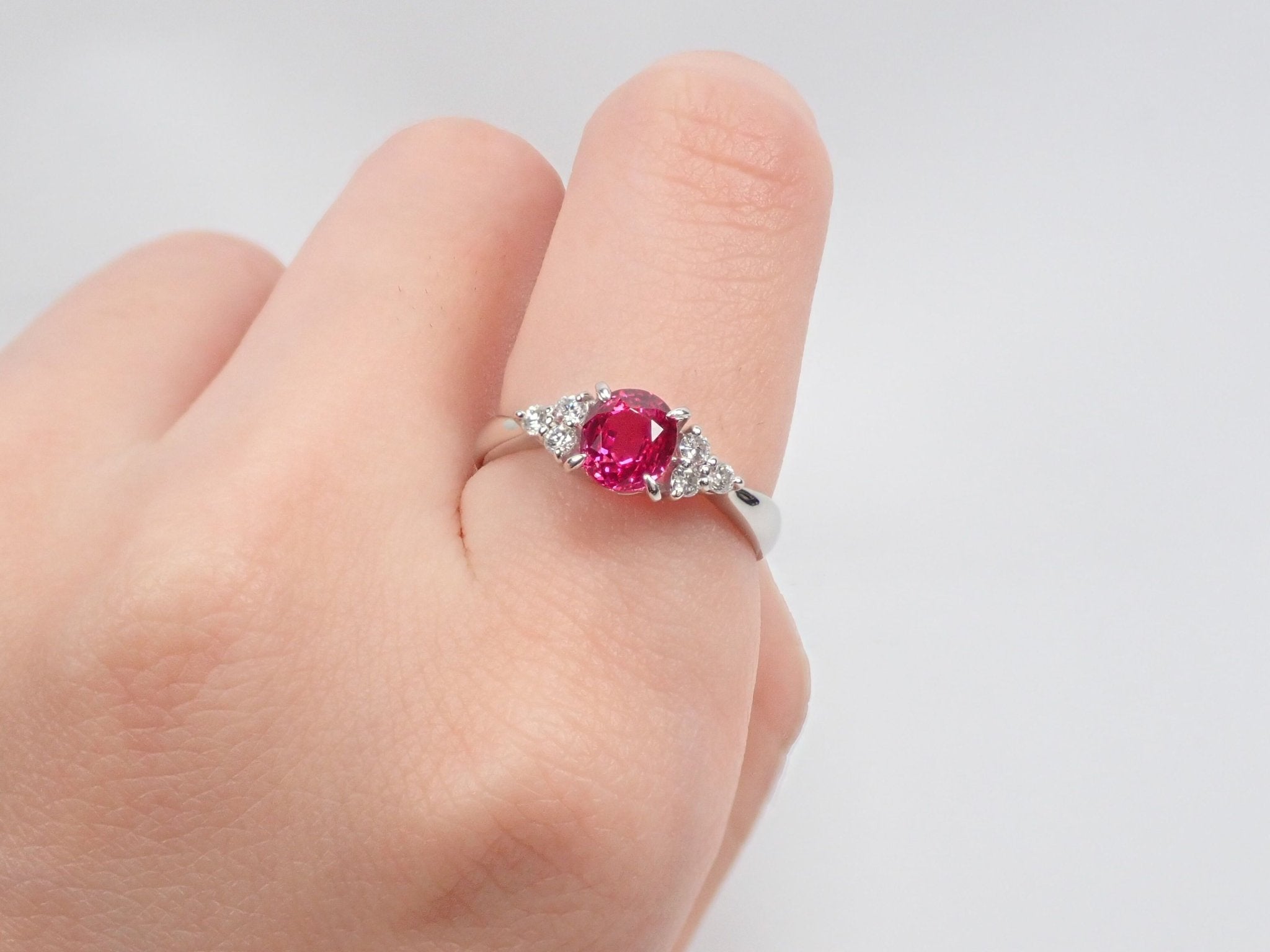 Pt900レッドスピネル1.08ct リング(ホットピンク) 中宝鑑付 - KARATZ STORE|カラッツSTORE