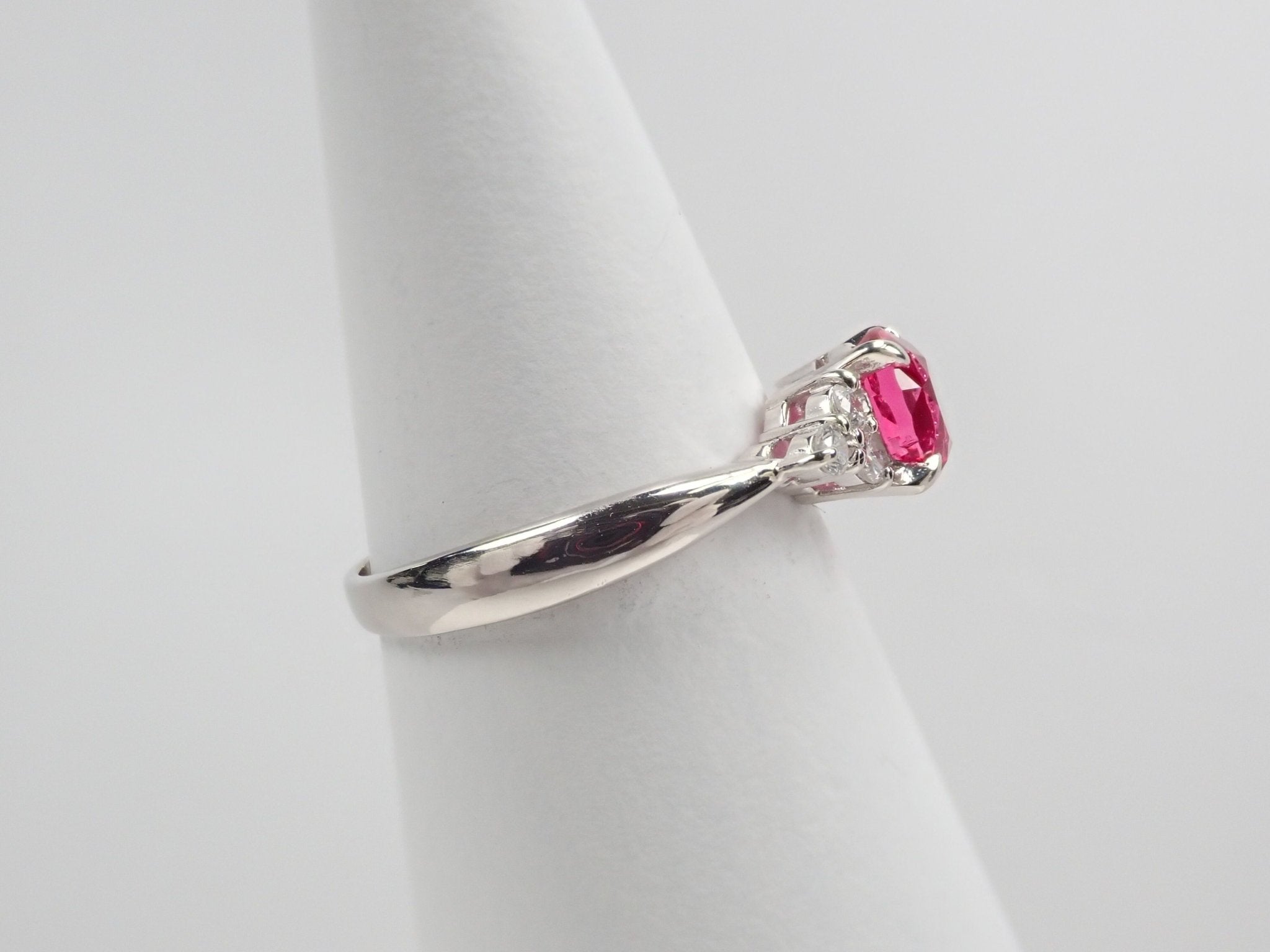 Pt900レッドスピネル1.08ct リング(ホットピンク) 中宝鑑付 - KARATZ STORE|カラッツSTORE
