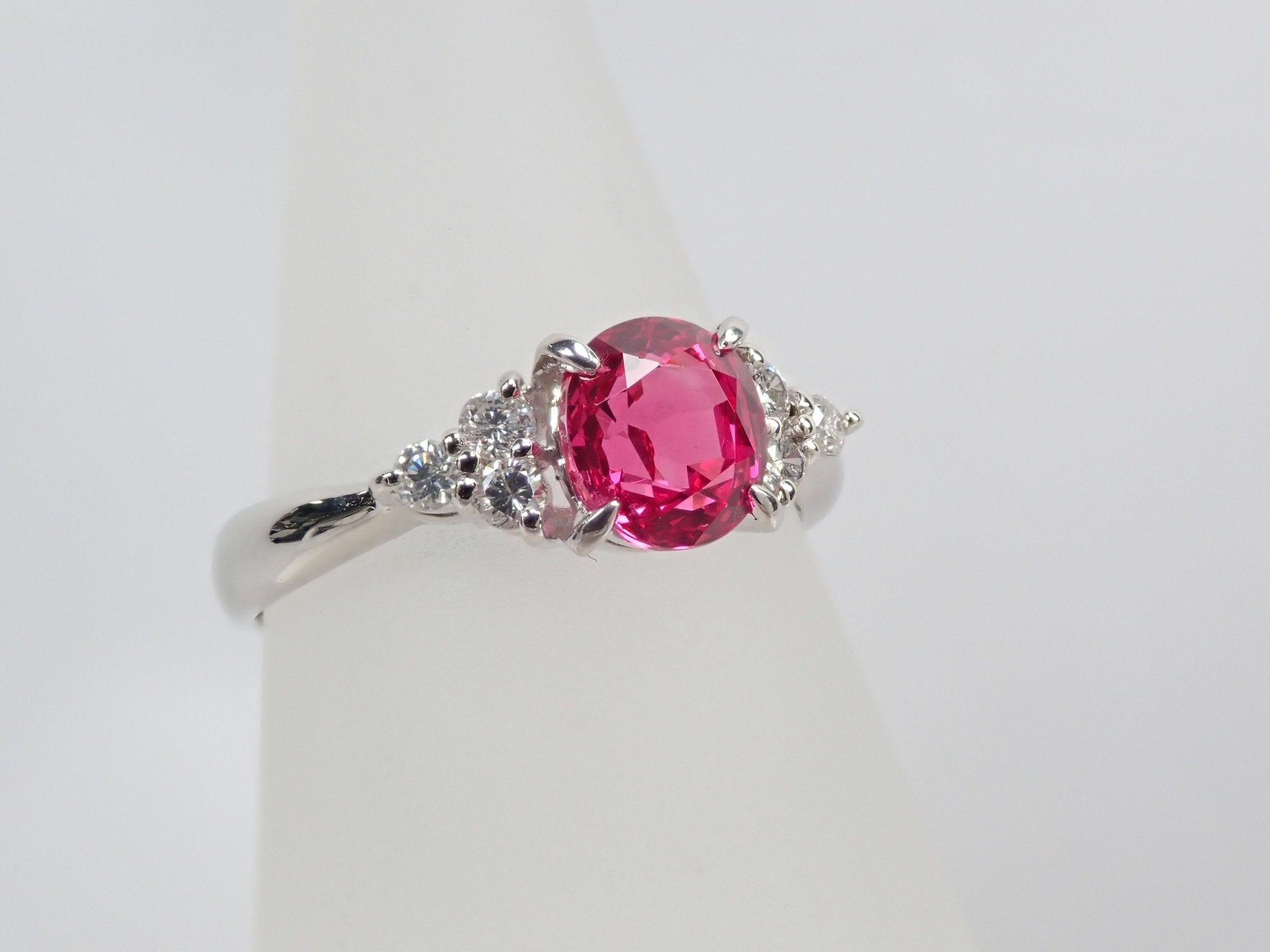 Pt900レッドスピネル1.08ct リング(ホットピンク) 中宝鑑付 - KARATZ STORE|カラッツSTORE