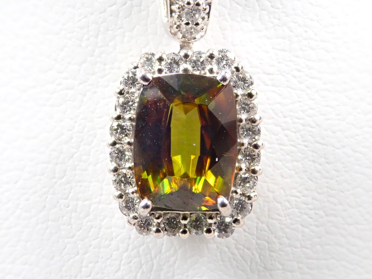 【カラフリ】Pt900スフェーン1.498ct ペンダント(ネックレス) - カラッツSTORE