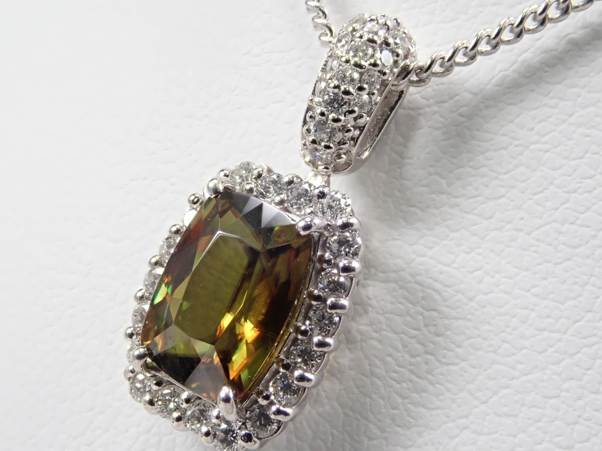 【カラフリ】Pt900スフェーン1.498ct ペンダント(ネックレス) - カラッツSTORE