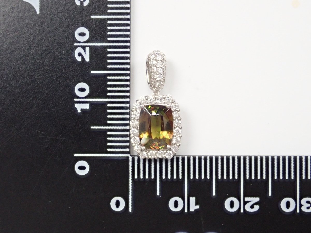 【カラフリ】Pt900スフェーン1.498ct ペンダント(ネックレス) - カラッツSTORE