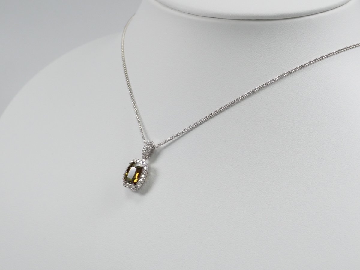 【カラフリ】Pt900スフェーン1.498ct ペンダント(ネックレス) - カラッツSTORE