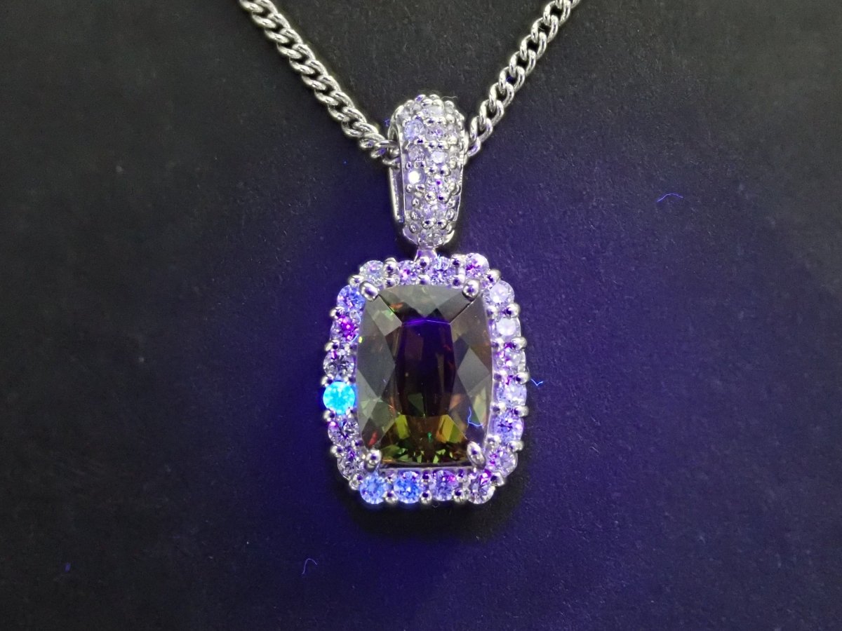 【カラフリ】Pt900スフェーン1.498ct ペンダント(ネックレス) - カラッツSTORE