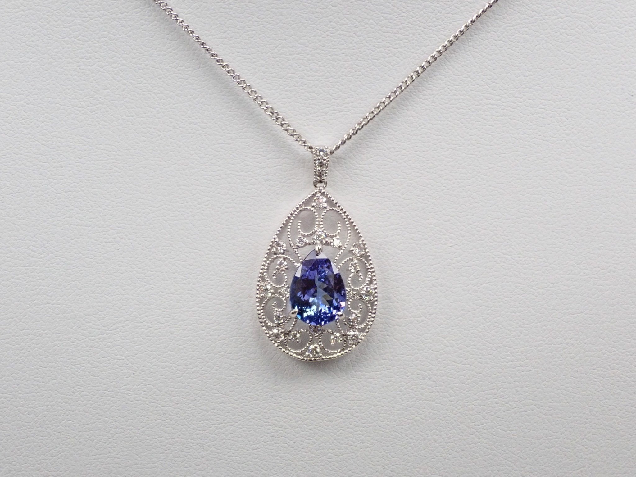 Pt900タンザナイト2.44ct ペンダントトップ(ネックレストップ) - KARATZ STORE|カラッツSTORE