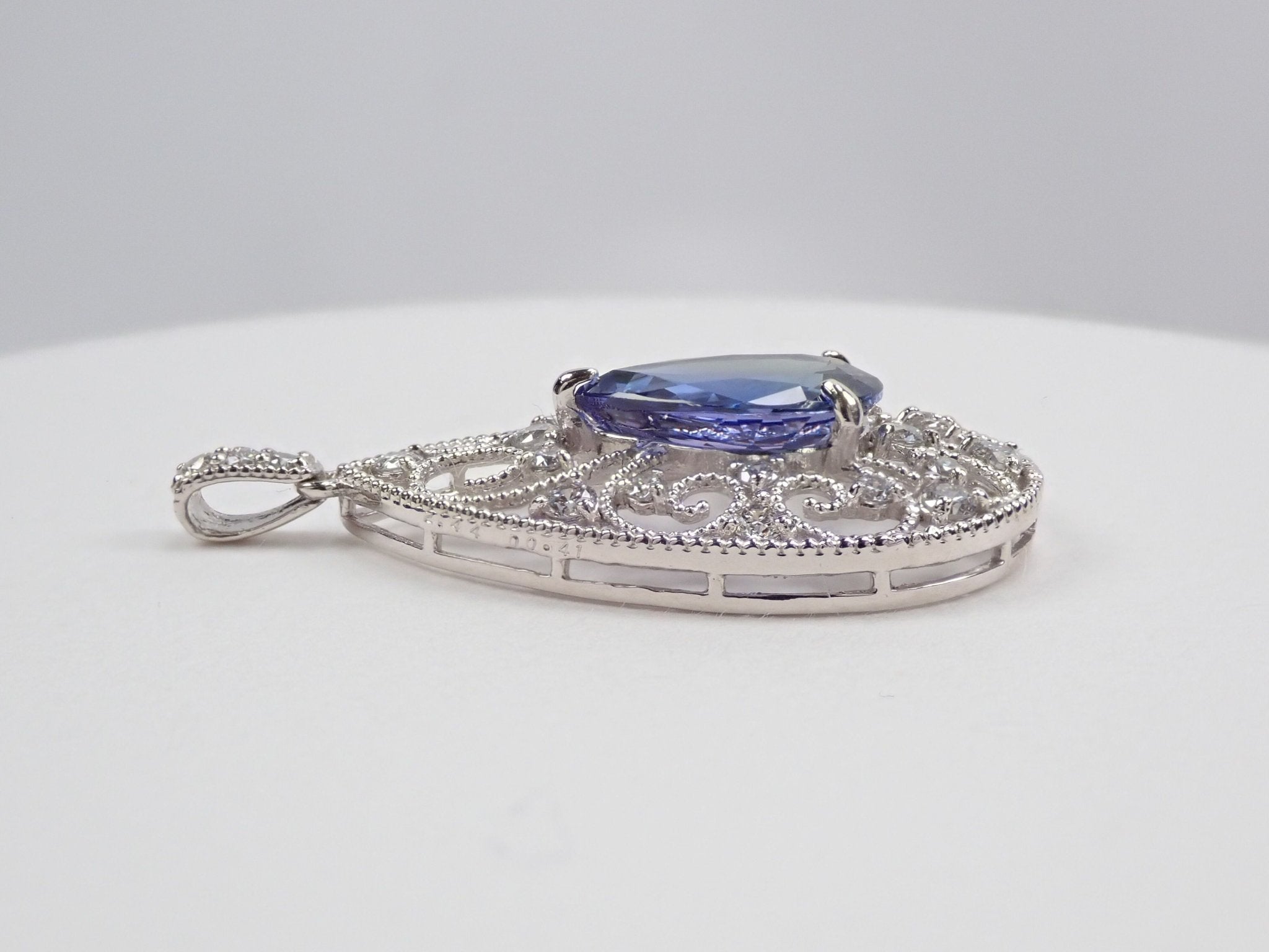Pt900タンザナイト2.44ct ペンダントトップ(ネックレストップ) - KARATZ STORE|カラッツSTORE