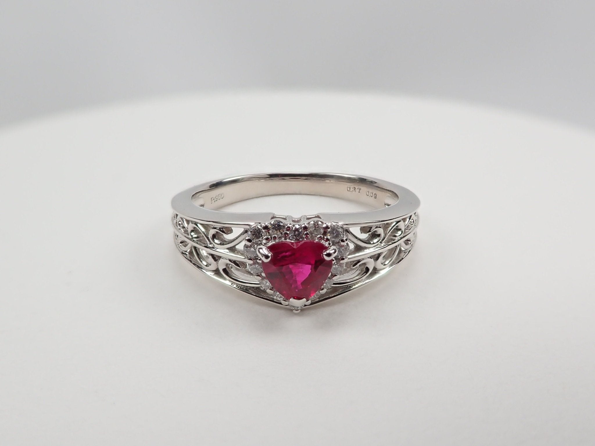 Pt950ビルマ産ピジョンブラッドルビー 0.37ct リング GIA付 - KARATZ STORE|カラッツSTORE
